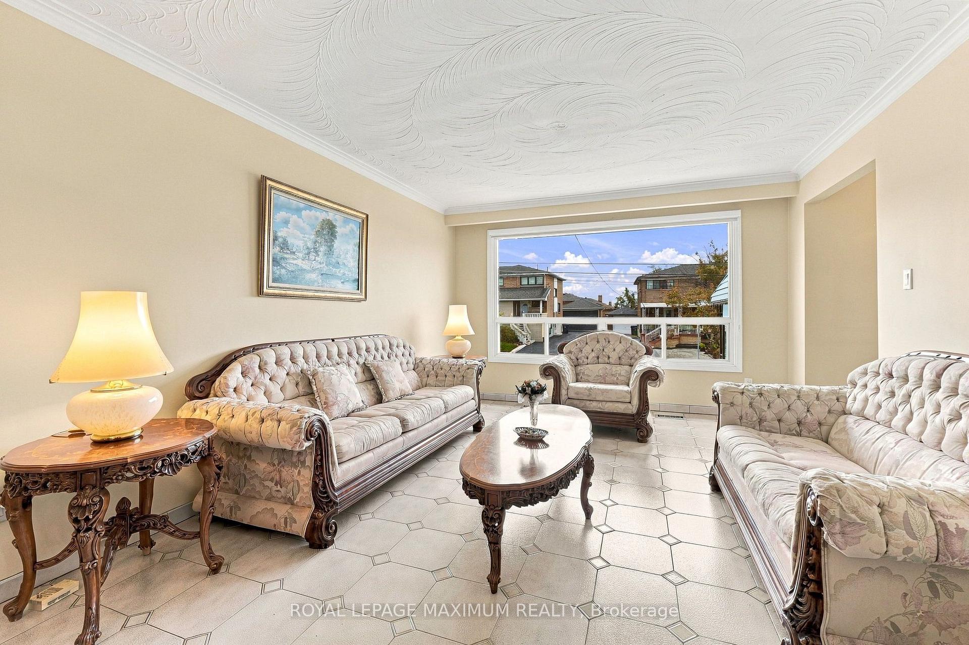 Photo 28 of 66 Spenvalley Drive, North York, Glenfield-Jane Heights — HOMEH