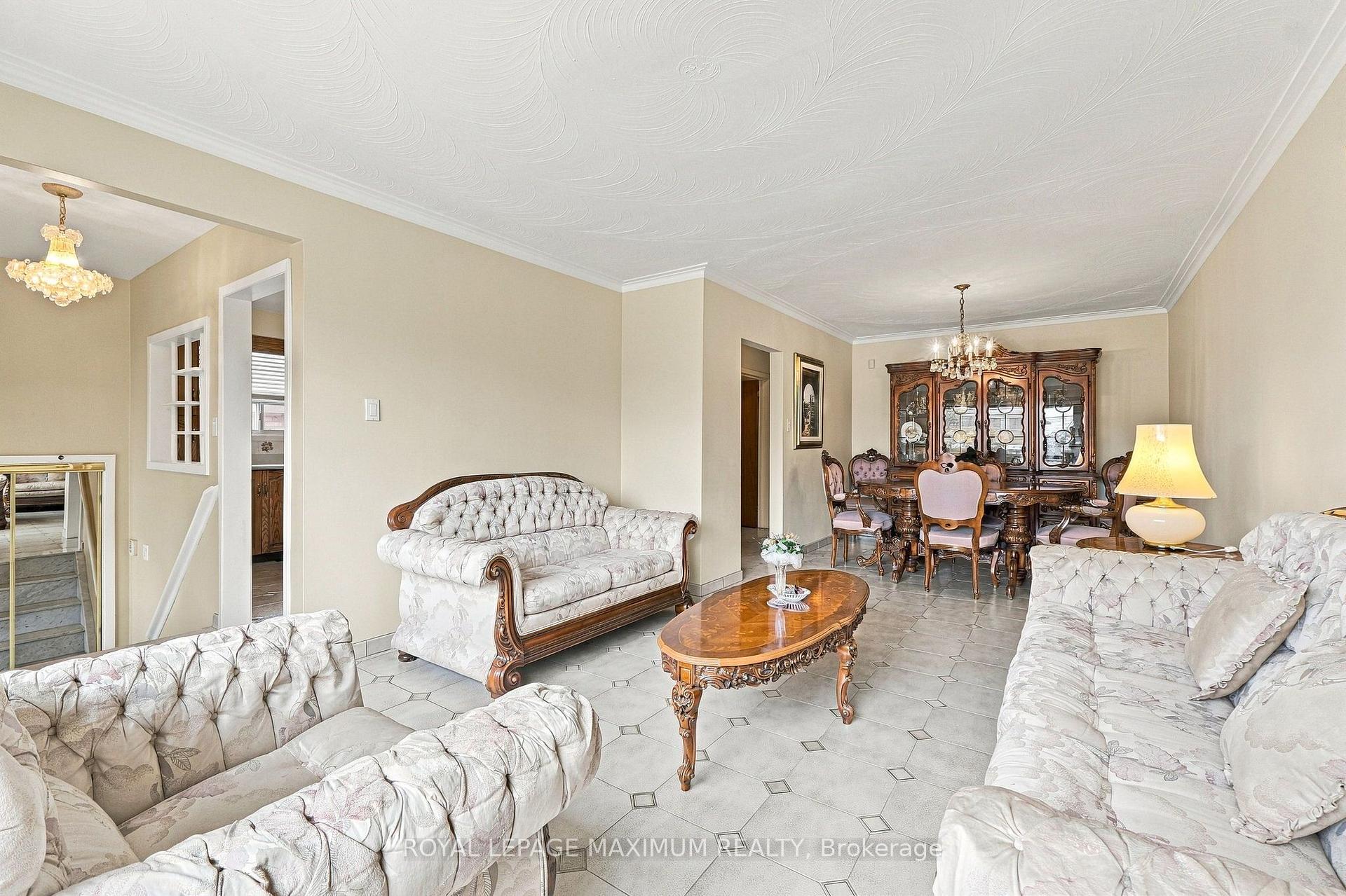 Photo 32 of 66 Spenvalley Drive, North York, Glenfield-Jane Heights — HOMEH