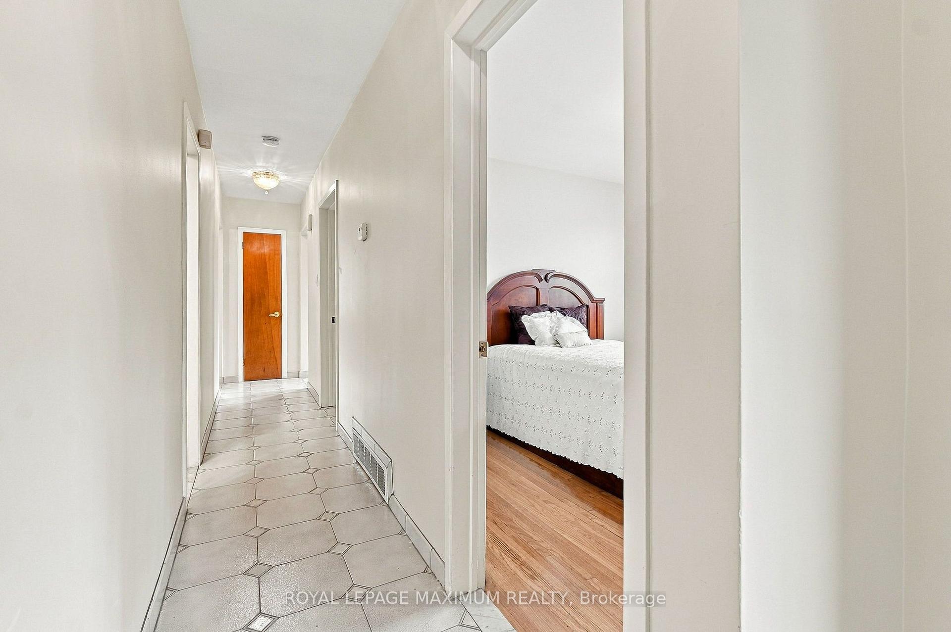 Photo 50 of 66 Spenvalley Drive, North York, Glenfield-Jane Heights — HOMEH