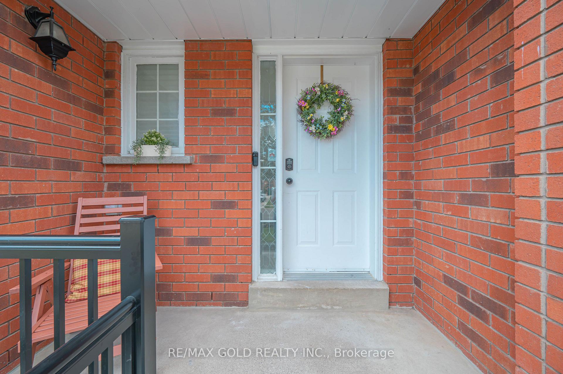 Photo 5 of 106 Bighorn Crescent, Brampton, Sandringham-Wellington — HOMEH