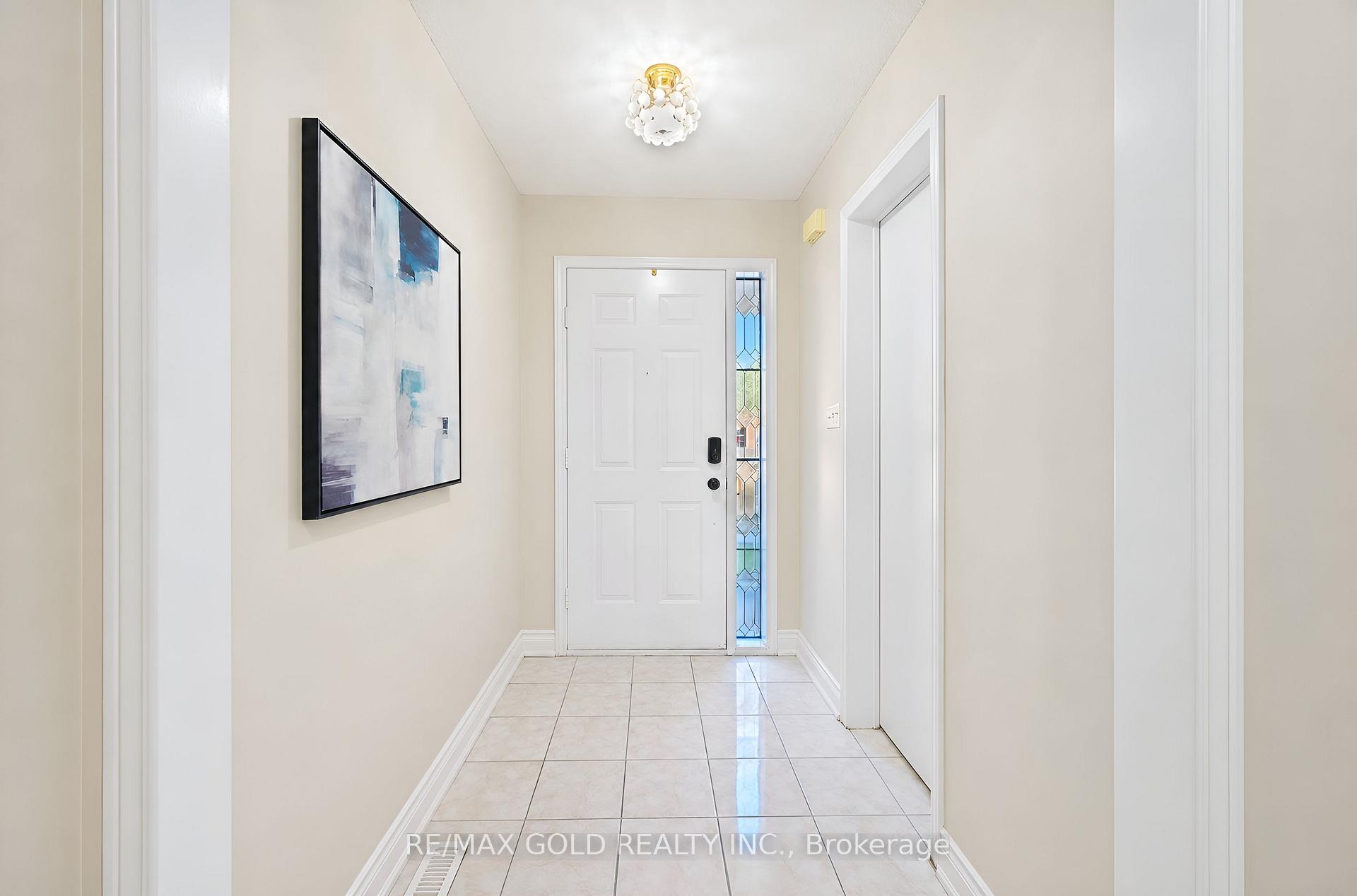 Photo 6 of 106 Bighorn Crescent, Brampton, Sandringham-Wellington — HOMEH