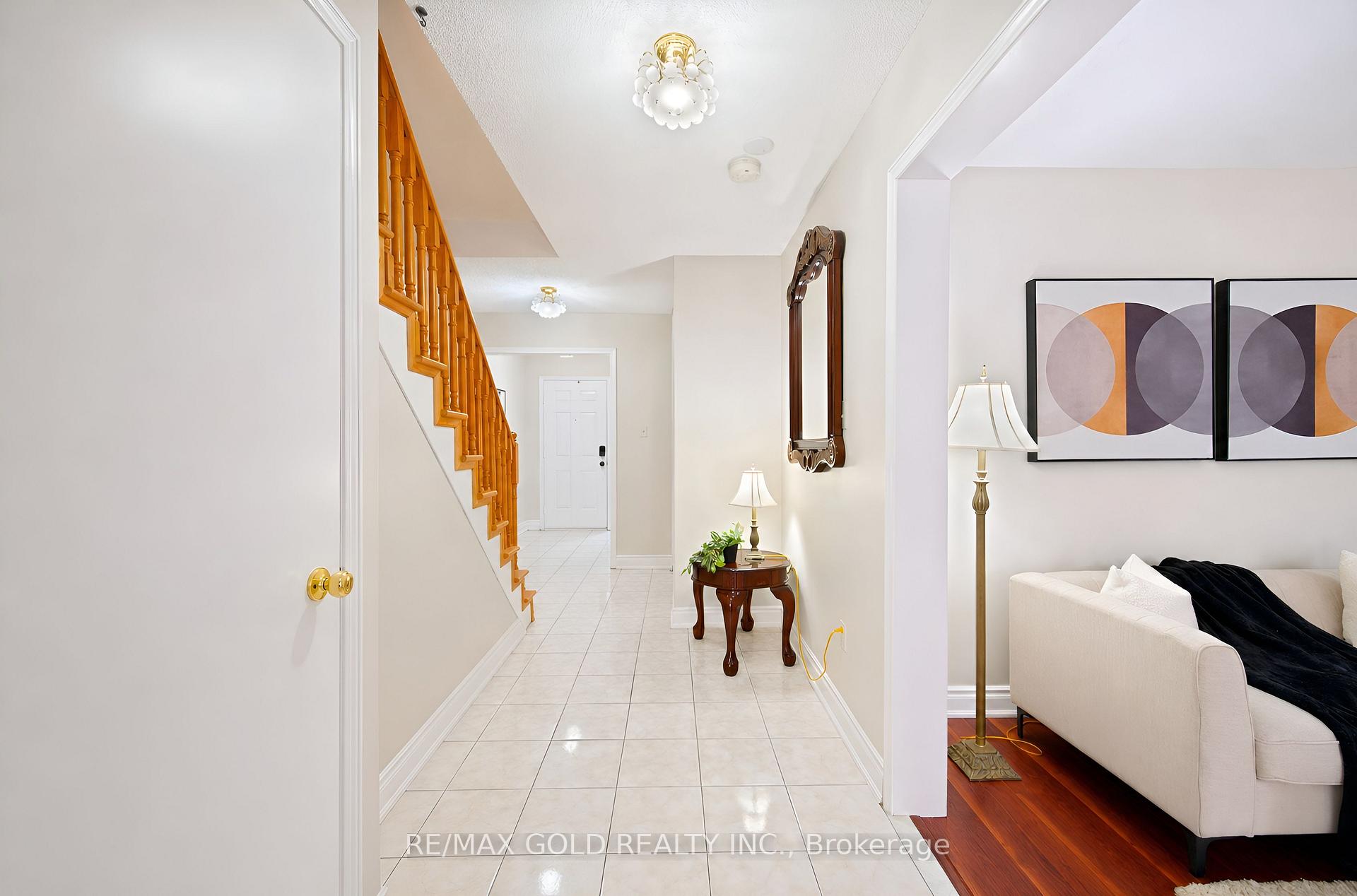 Photo 8 of 106 Bighorn Crescent, Brampton, Sandringham-Wellington — HOMEH