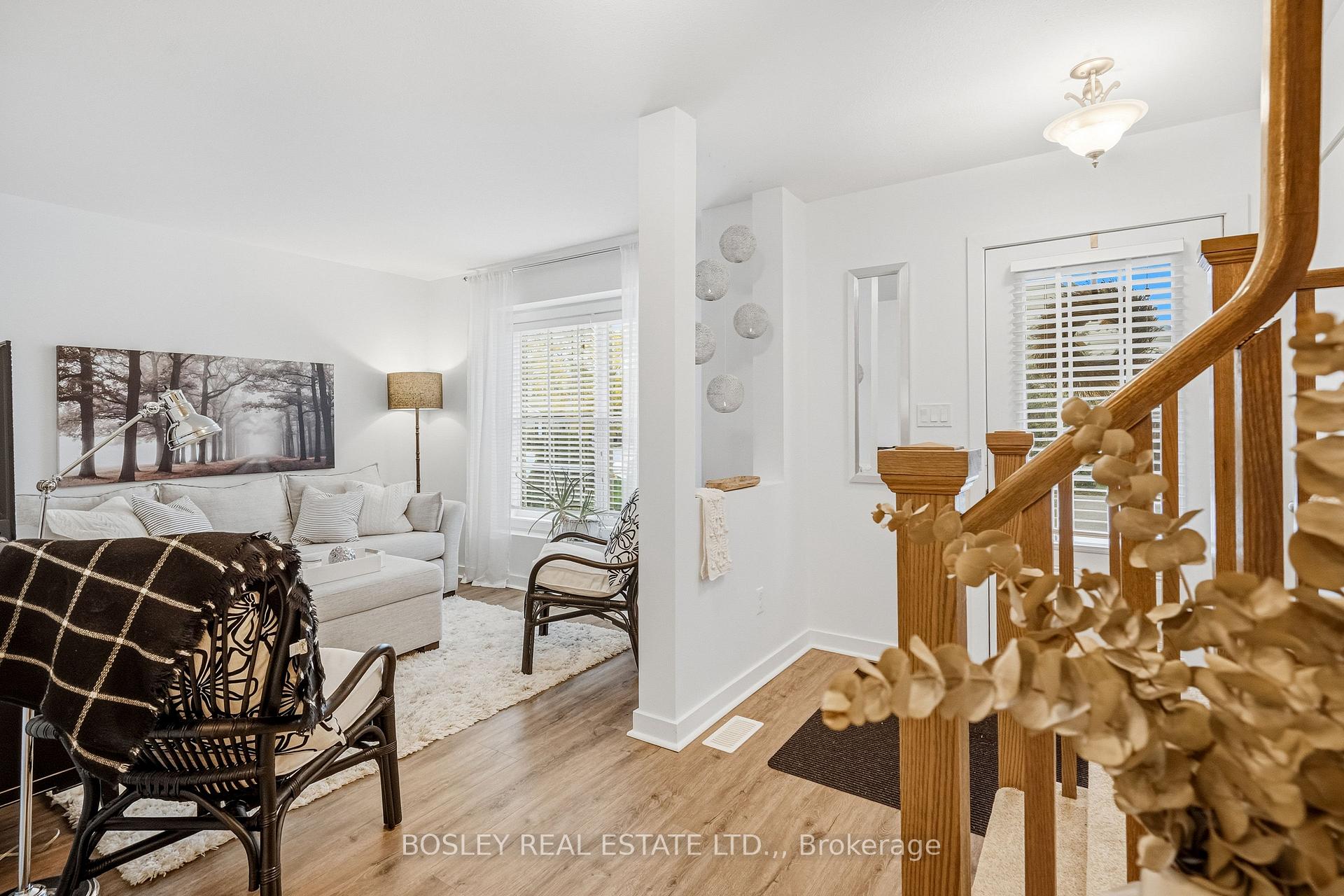 Photo 3 of 26 Chicory Crescent, St. Catharines, Haig — HOMEH