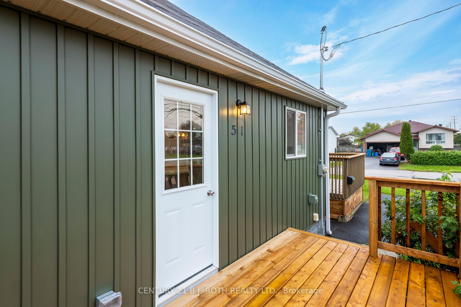 Photo 3 of 51 James Street E, Orillia — HOMEH