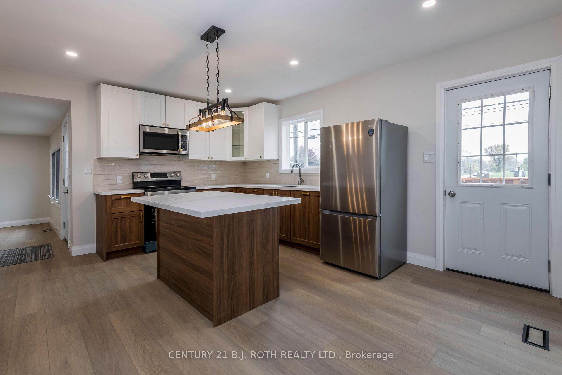 Photo 4 of 51 James Street E, Orillia — HOMEH