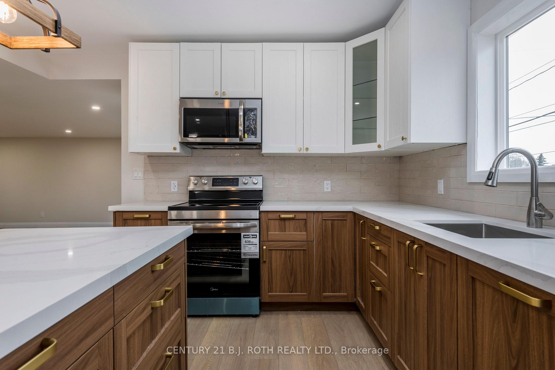 Photo 7 of 51 James Street E, Orillia — HOMEH