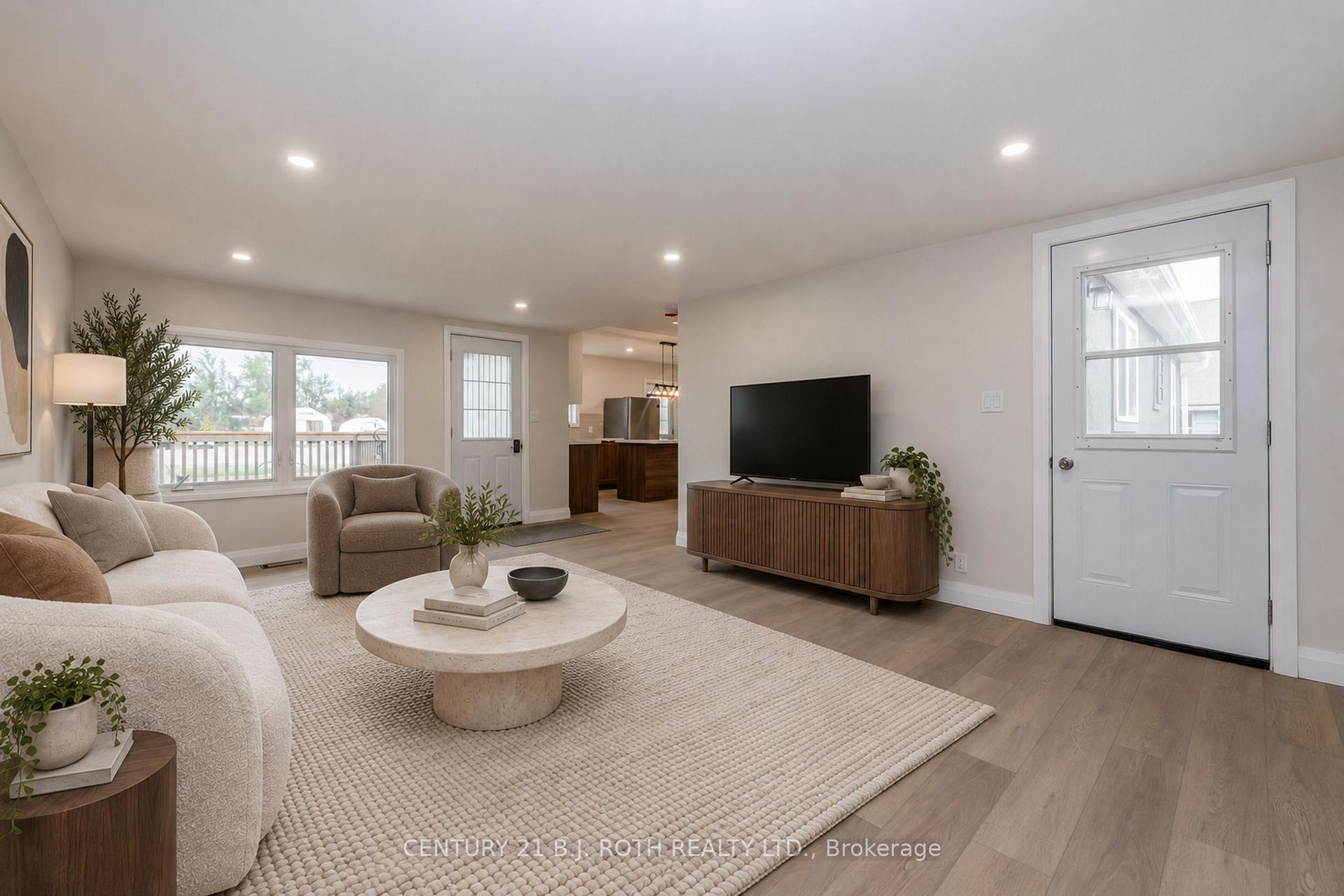 Photo 14 of 51 James Street E, Orillia — HOMEH