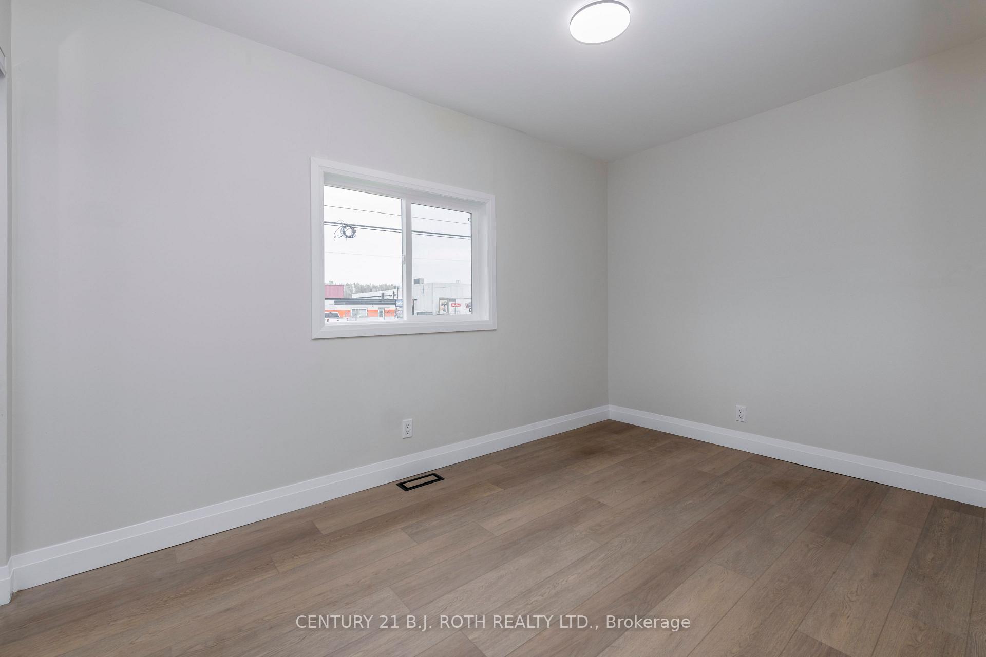 Photo 27 of 51 James Street E, Orillia — HOMEH