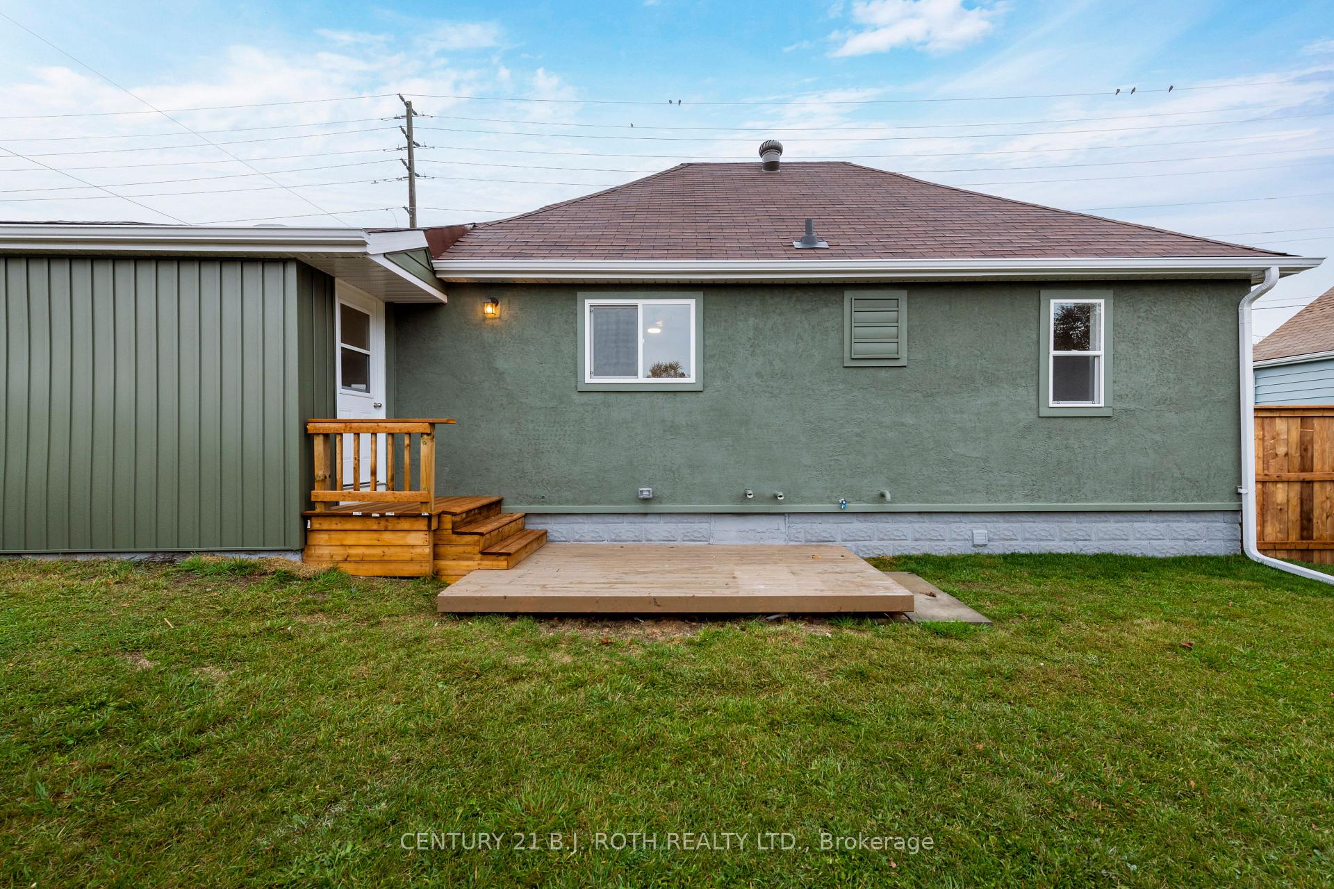 Photo 30 of 51 James Street E, Orillia — HOMEH