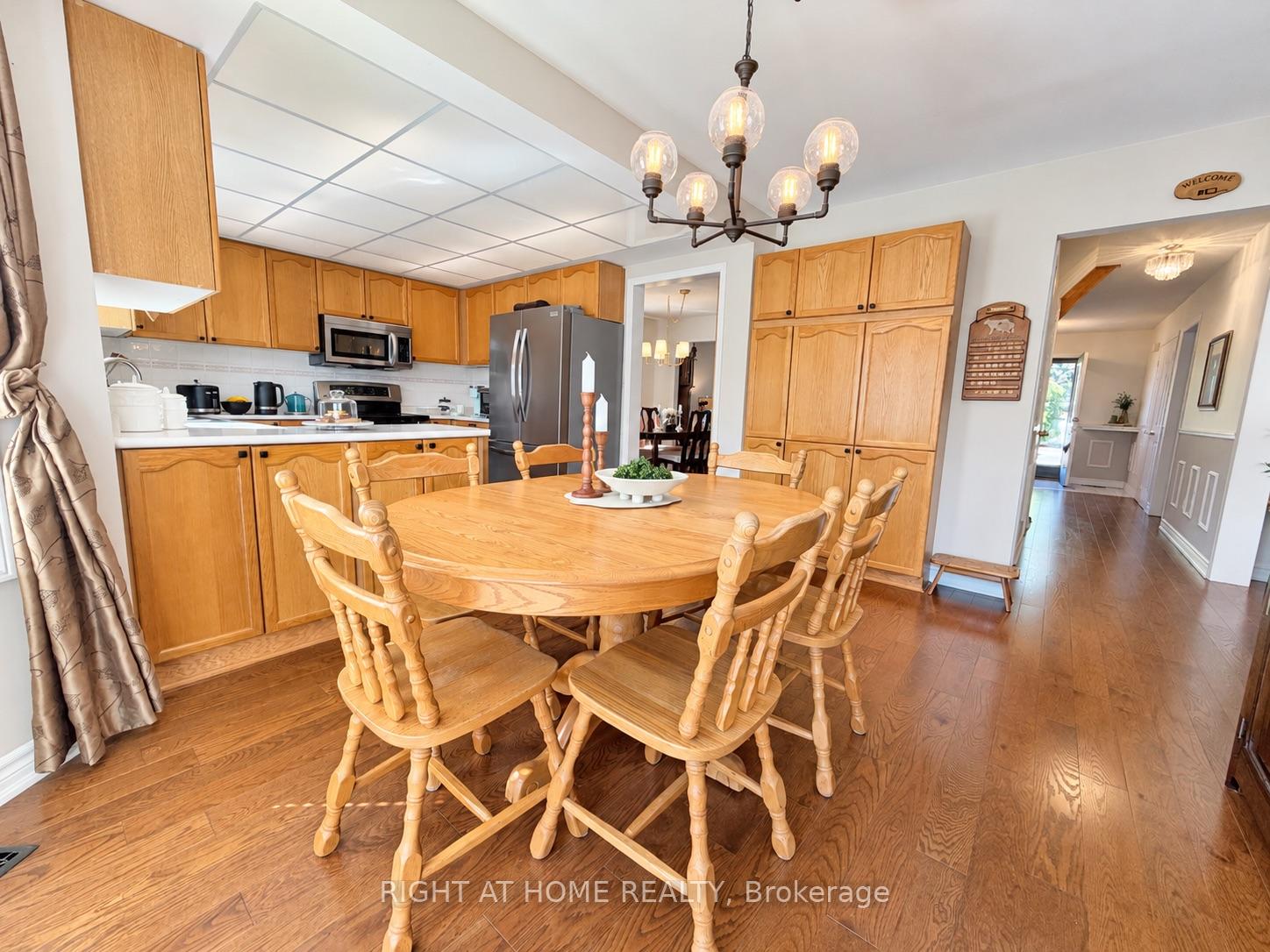 Photo 13 of 17 Eaton Street, Halton Hills, Georgetown — HOMEH
