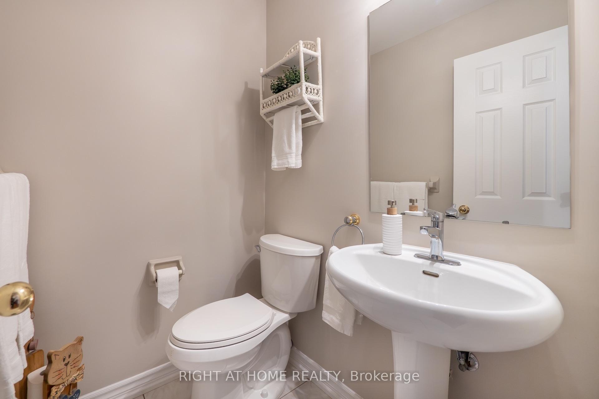 Photo 15 of 17 Eaton Street, Halton Hills, Georgetown — HOMEH