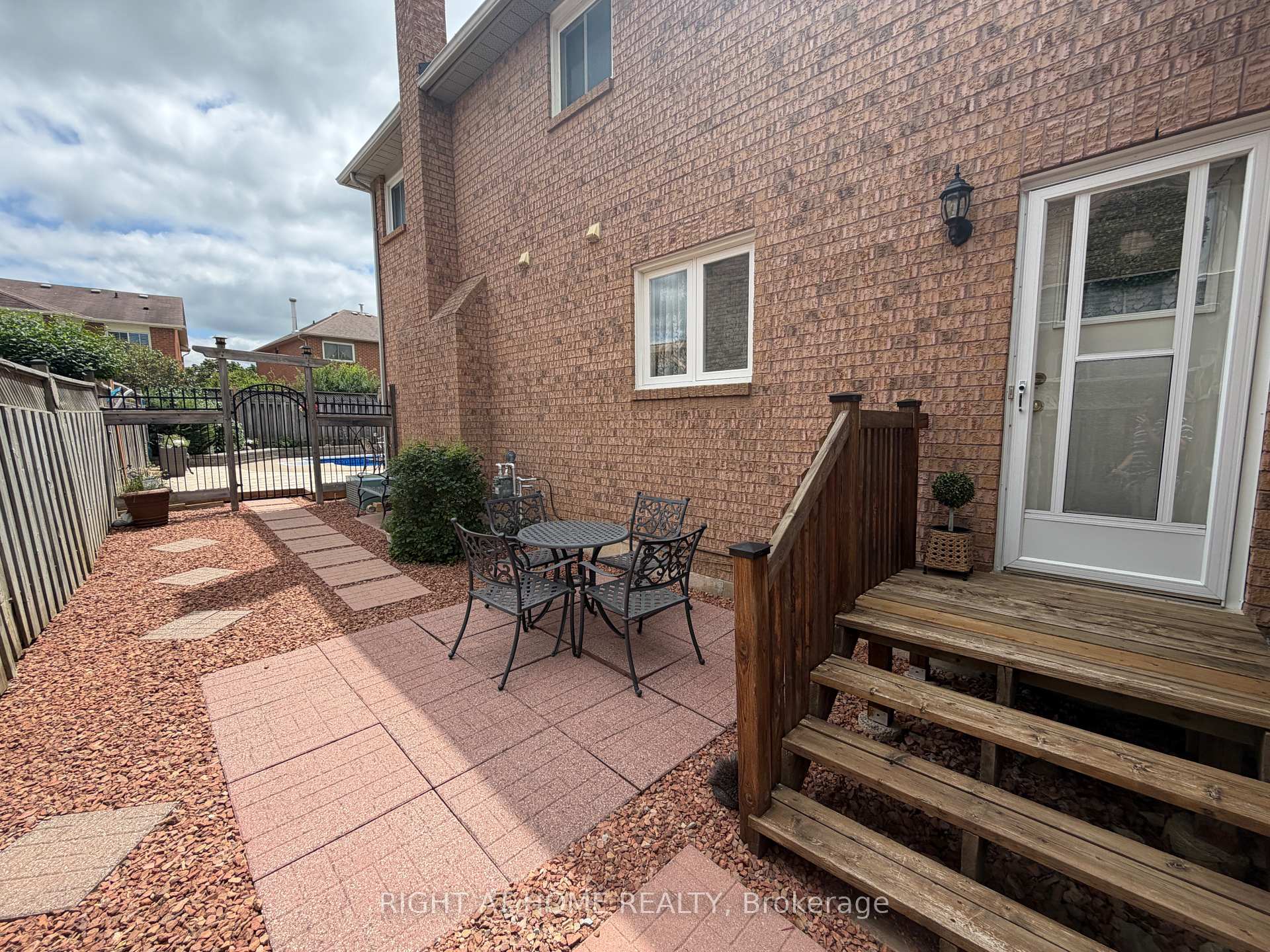 Photo 43 of 17 Eaton Street, Halton Hills, Georgetown — HOMEH