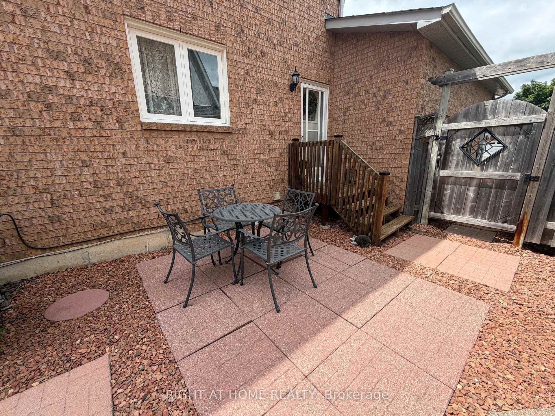Photo 44 of 17 Eaton Street, Halton Hills, Georgetown — HOMEH
