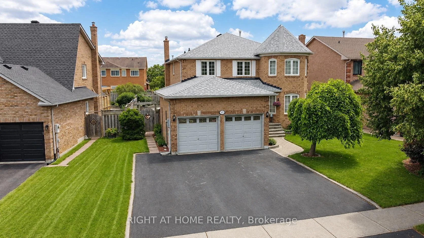 Photo 2 of 17 Eaton Street, Halton Hills, Georgetown — HOMEH