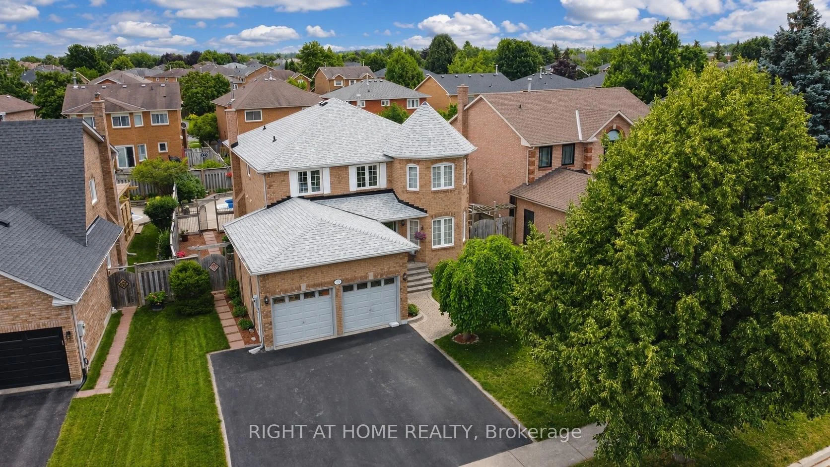 Photo 10 of 17 Eaton Street, Halton Hills, Georgetown — HOMEH