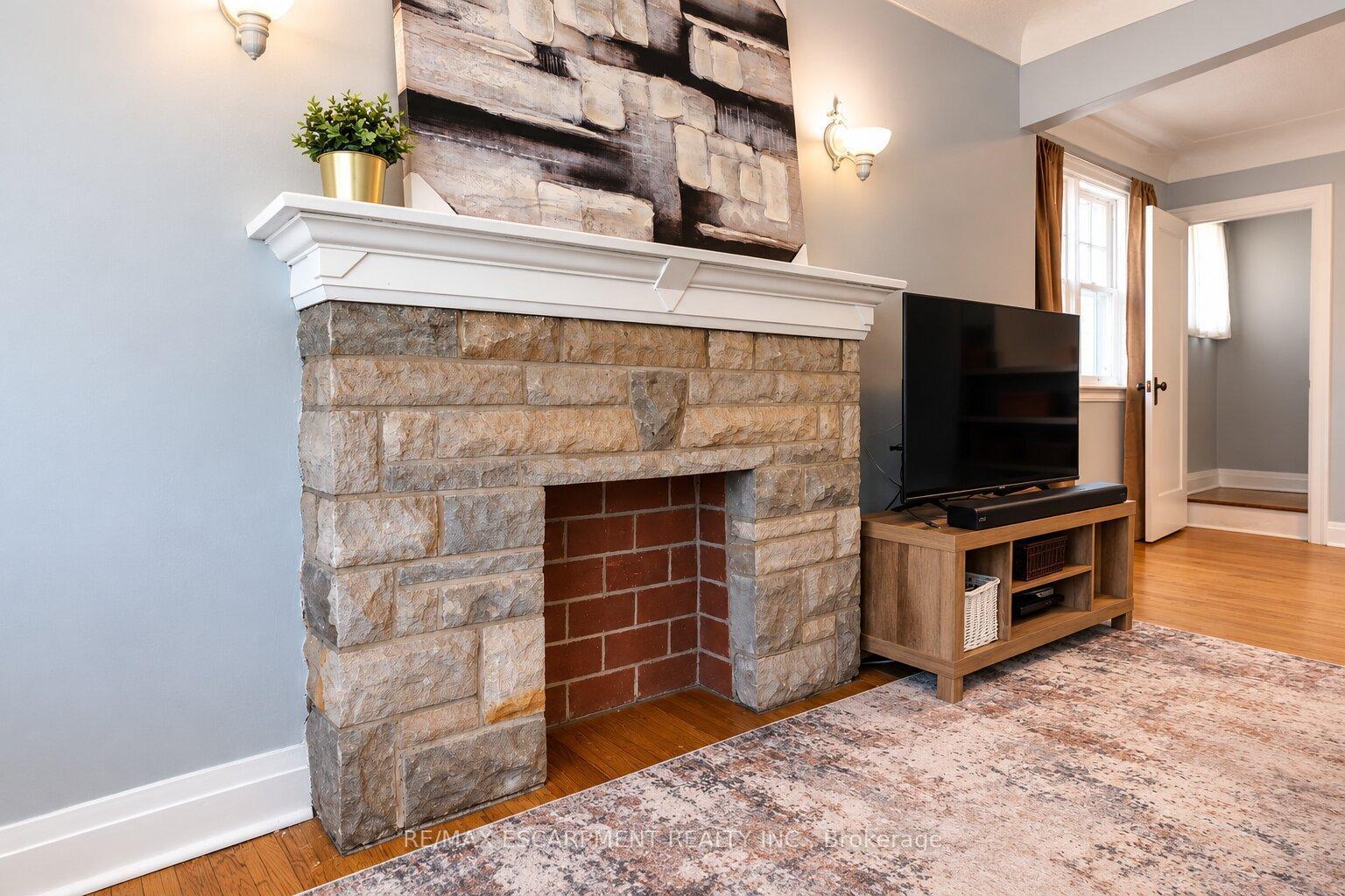 Photo 12 of 75 Barons Avenue, Hamilton, Bartonville — HOMEH