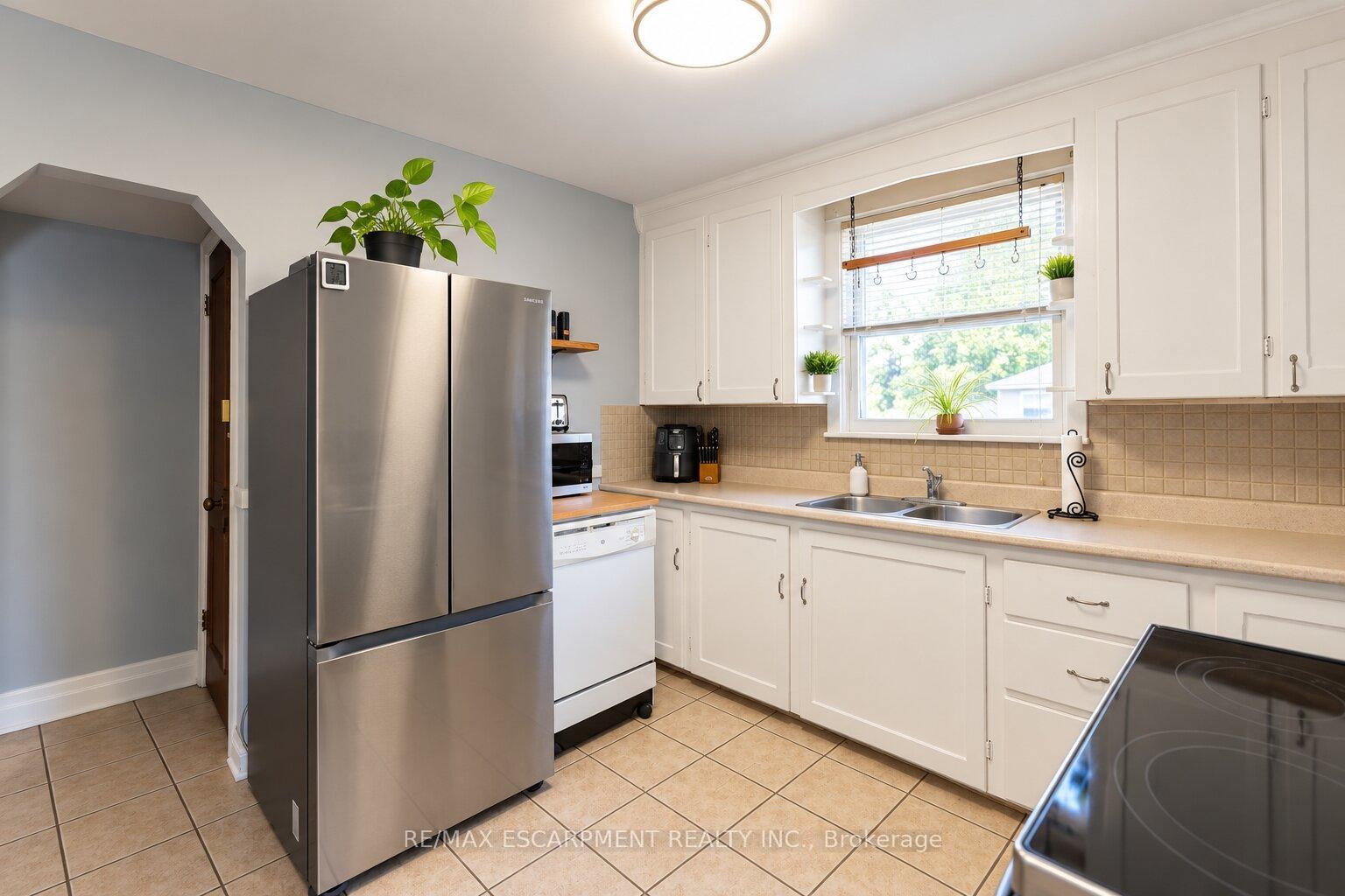 Photo 14 of 75 Barons Avenue, Hamilton, Bartonville — HOMEH