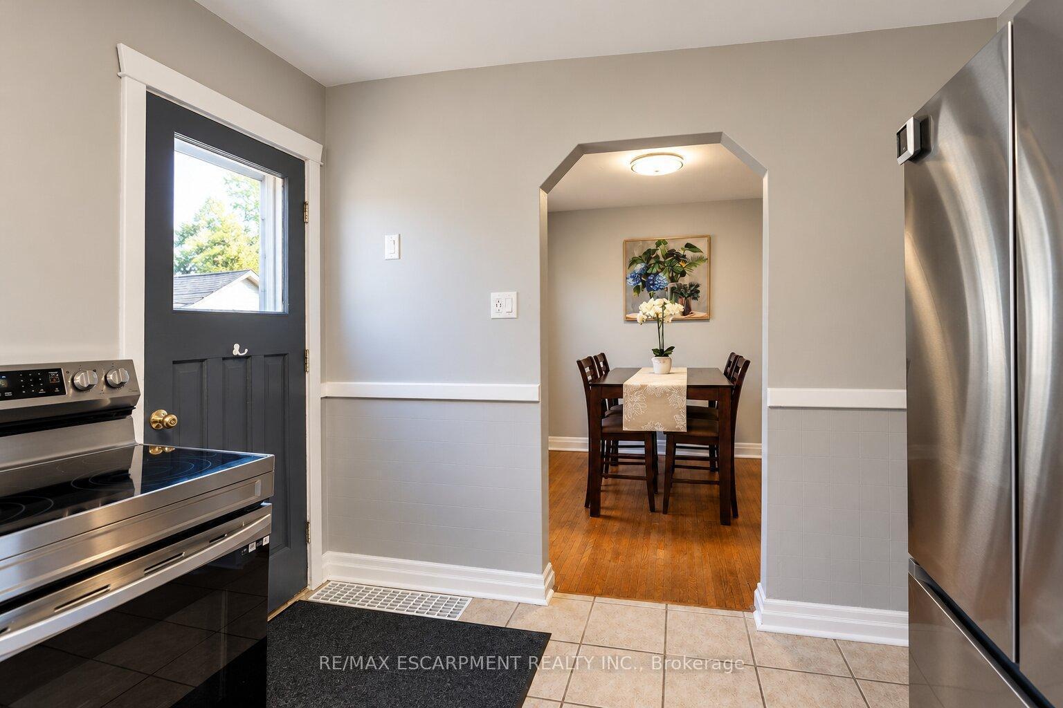 Photo 16 of 75 Barons Avenue, Hamilton, Bartonville — HOMEH