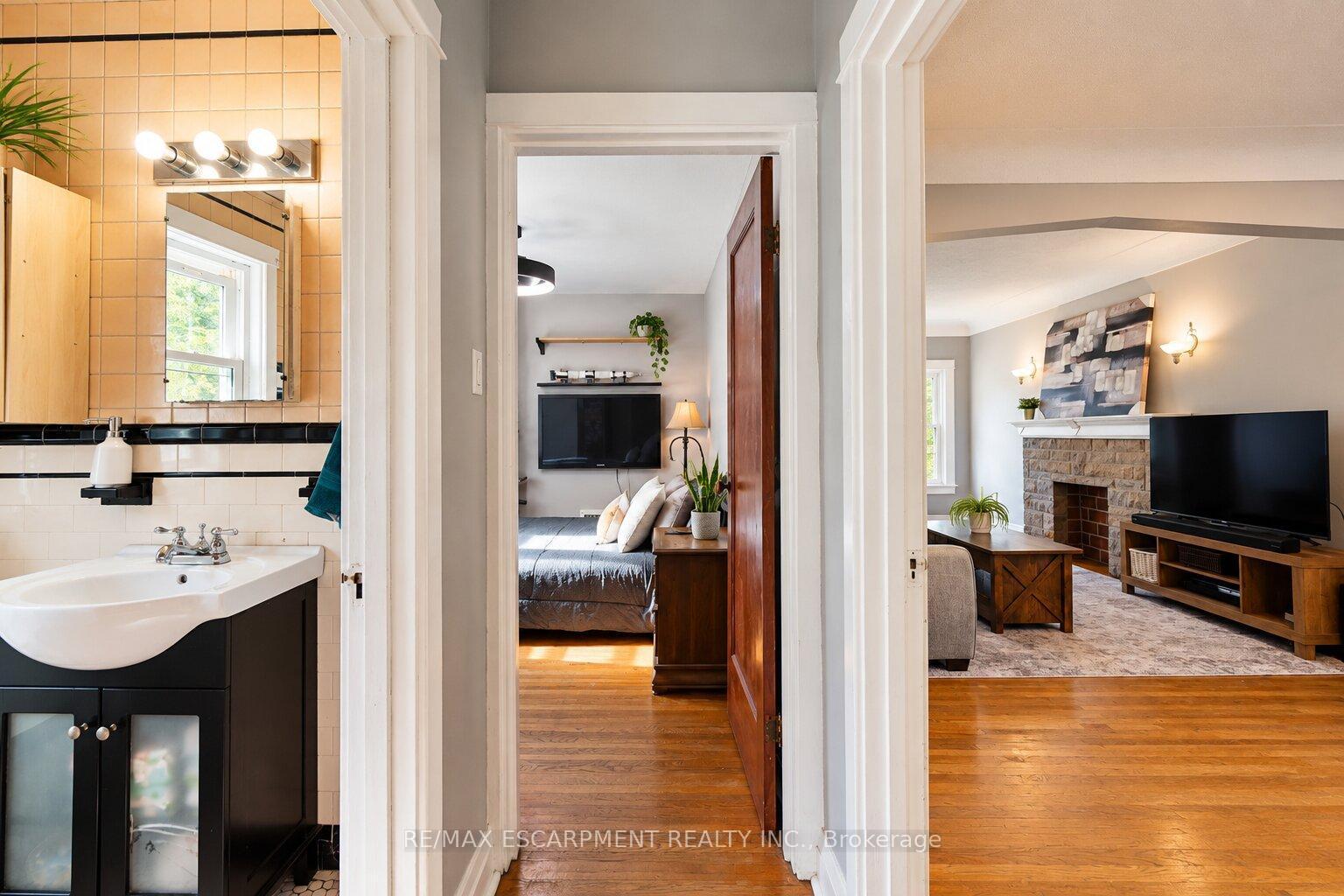 Photo 19 of 75 Barons Avenue, Hamilton, Bartonville — HOMEH