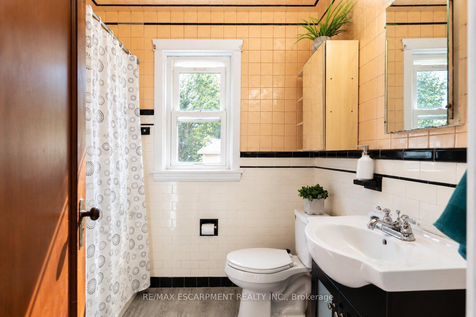 Photo 21 of 75 Barons Avenue, Hamilton, Bartonville — HOMEH
