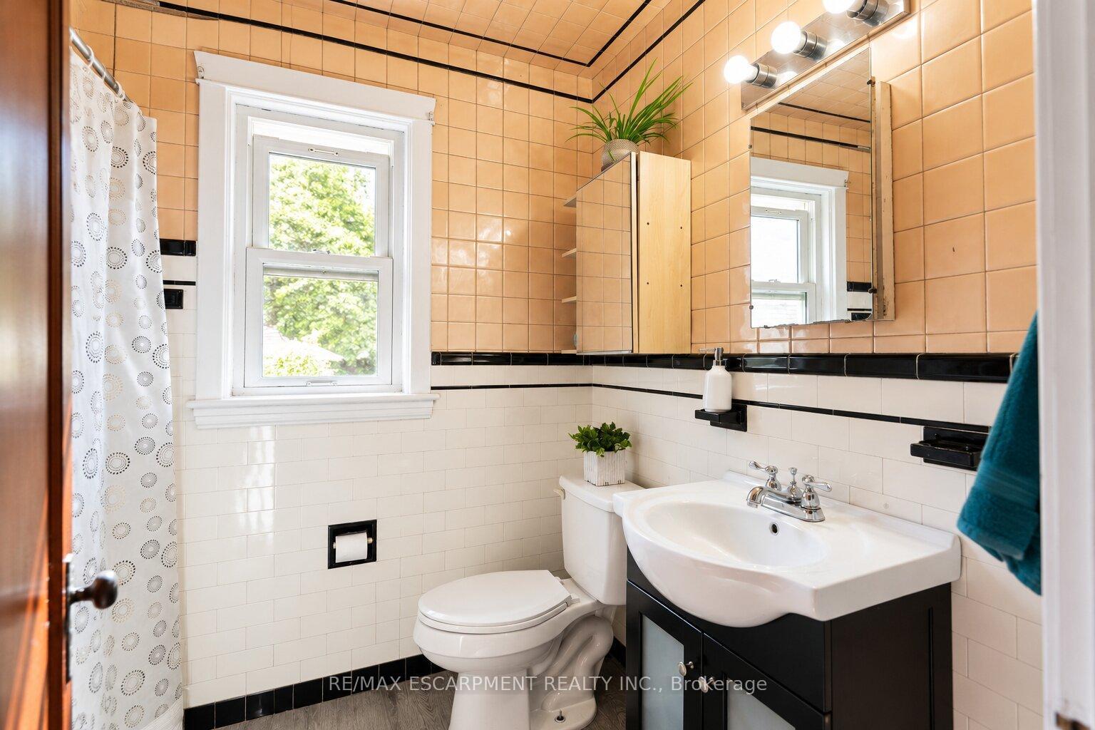 Photo 22 of 75 Barons Avenue, Hamilton, Bartonville — HOMEH