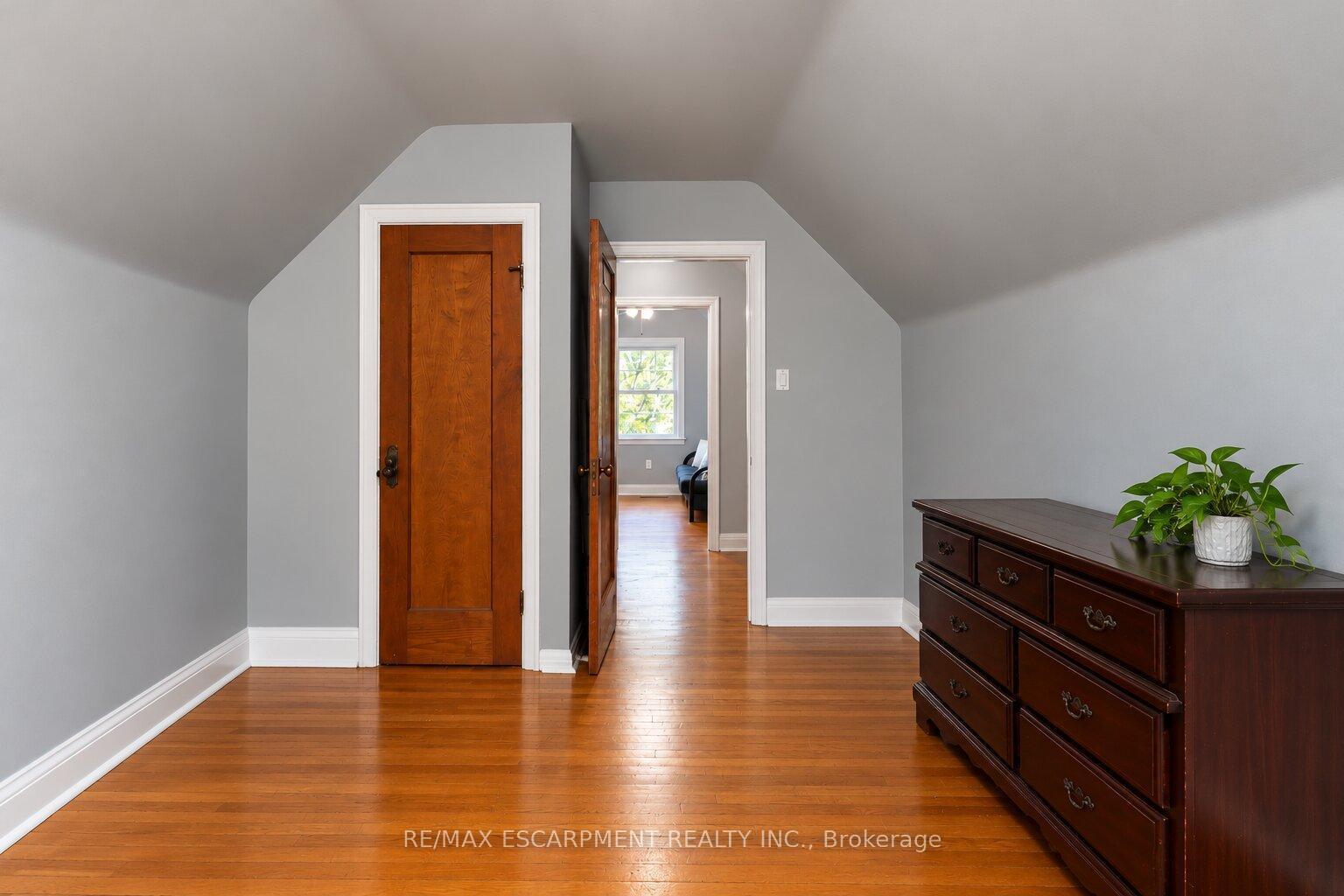 Photo 24 of 75 Barons Avenue, Hamilton, Bartonville — HOMEH