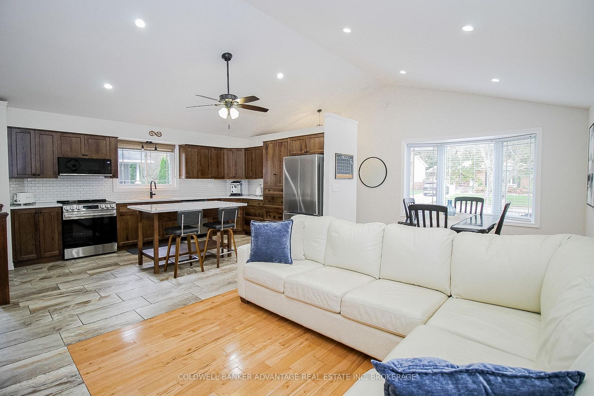 Photo 6 of 11 Fallingbrook Drive, Pelham, Fonthill — HOMEH