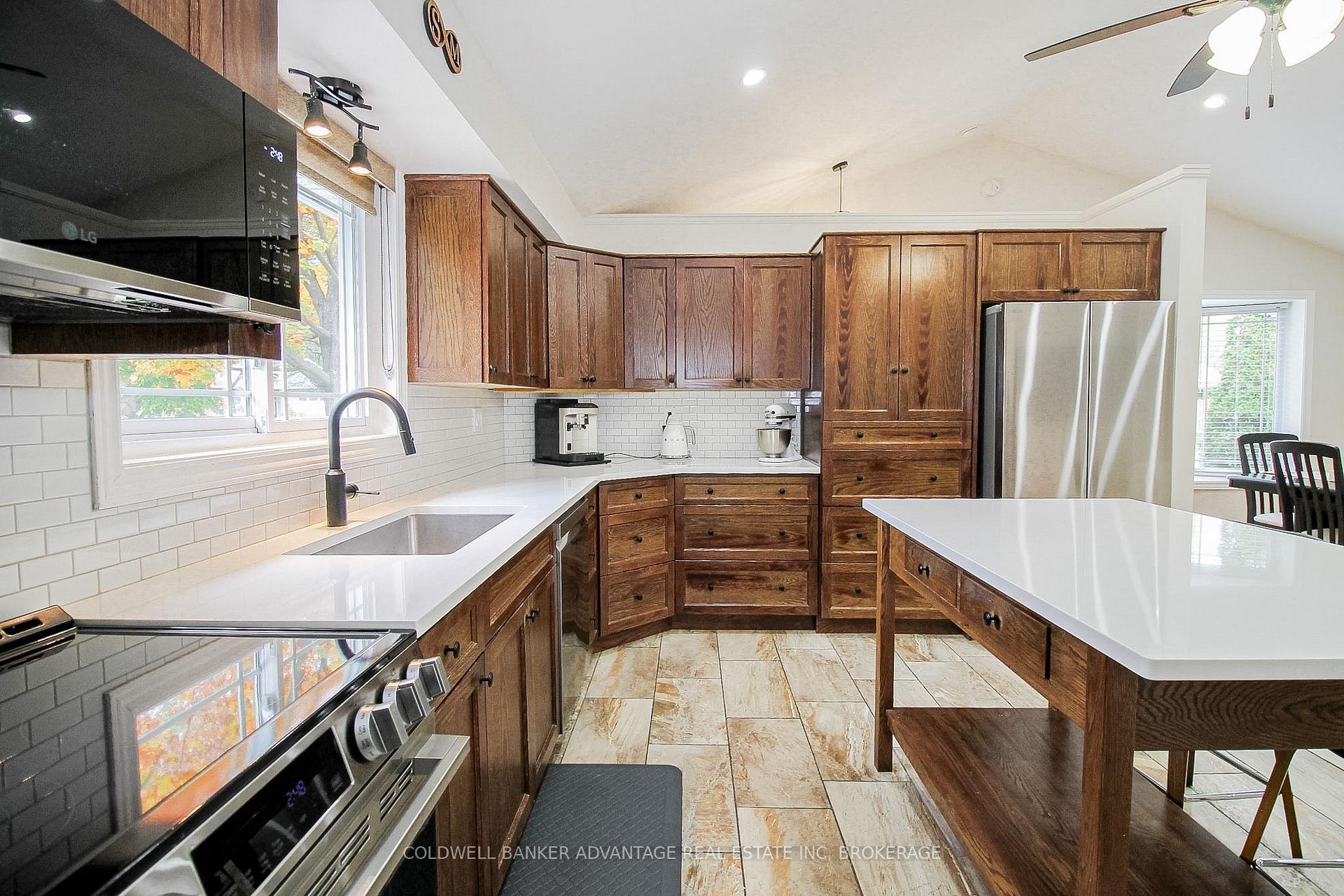 Photo 7 of 11 Fallingbrook Drive, Pelham, Fonthill — HOMEH