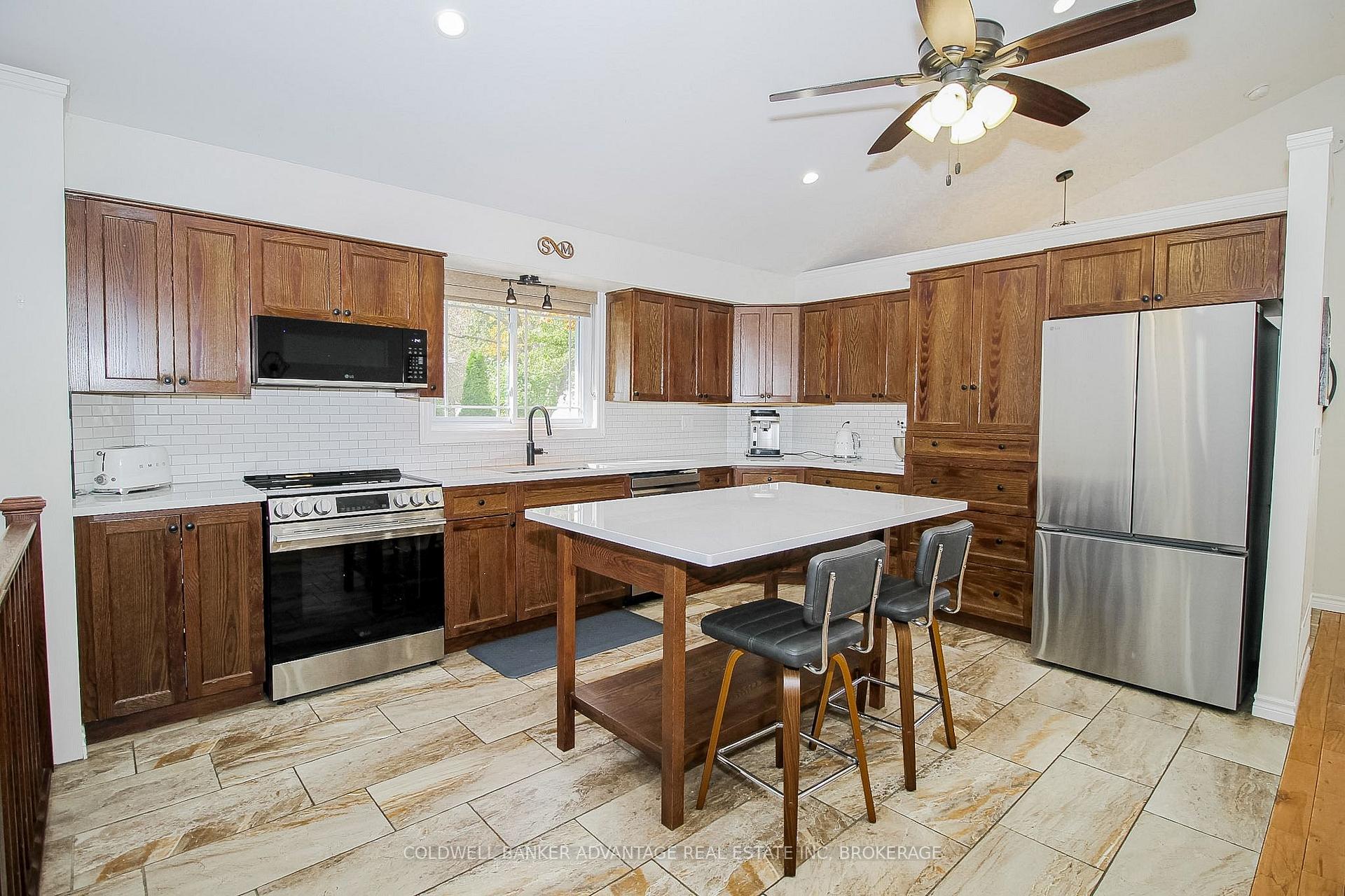 Photo 8 of 11 Fallingbrook Drive, Pelham, Fonthill — HOMEH