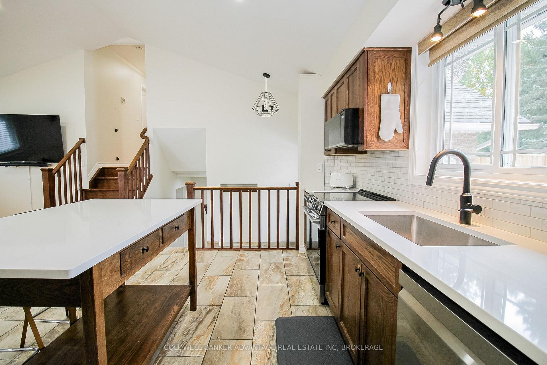 Photo 9 of 11 Fallingbrook Drive, Pelham, Fonthill — HOMEH