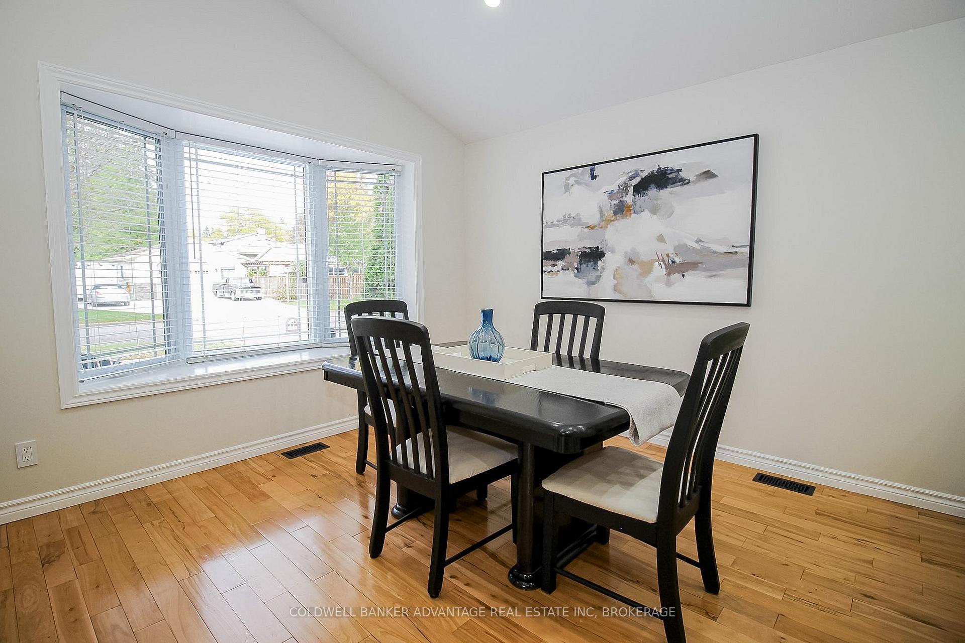 Photo 12 of 11 Fallingbrook Drive, Pelham, Fonthill — HOMEH