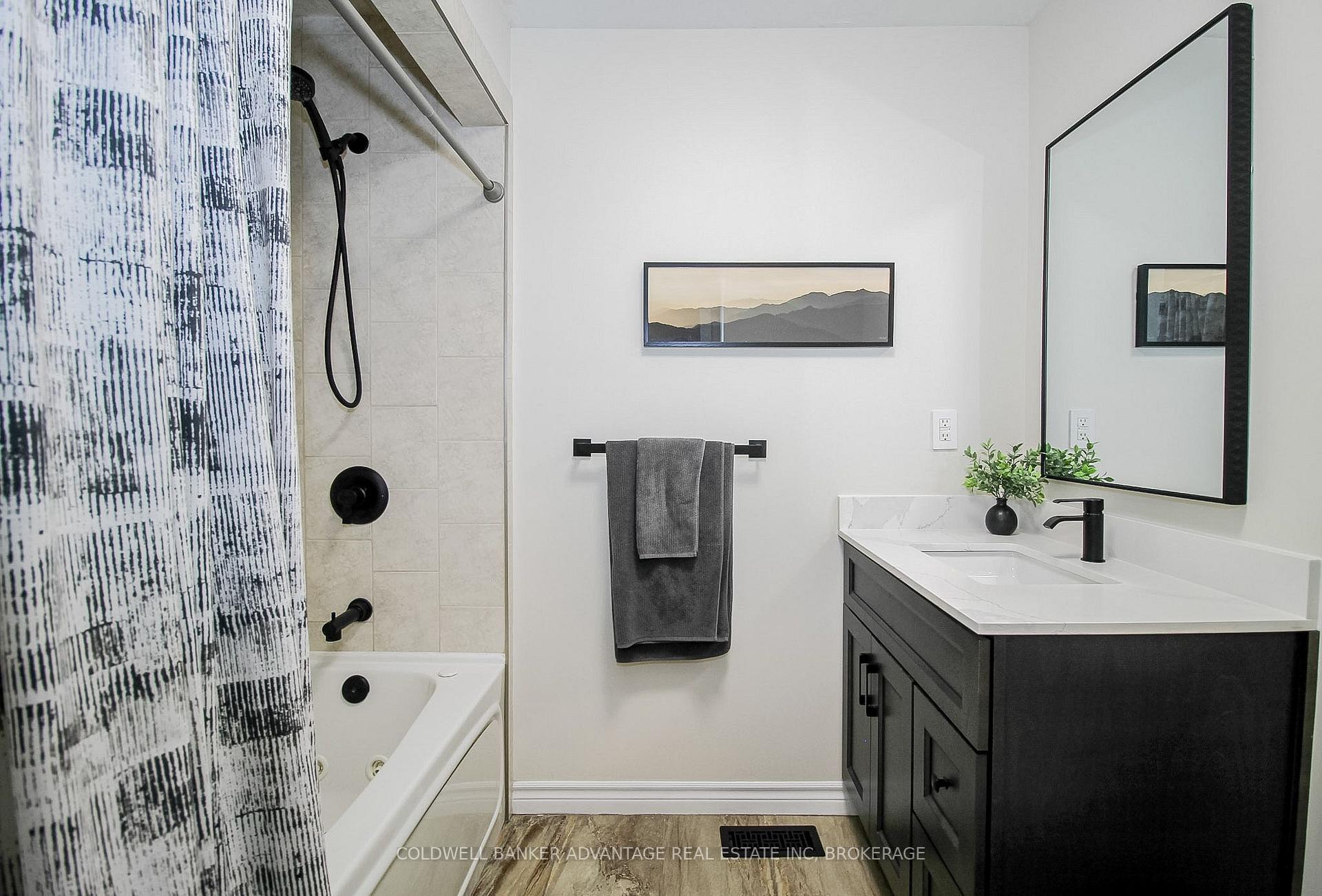 Photo 19 of 11 Fallingbrook Drive, Pelham, Fonthill — HOMEH
