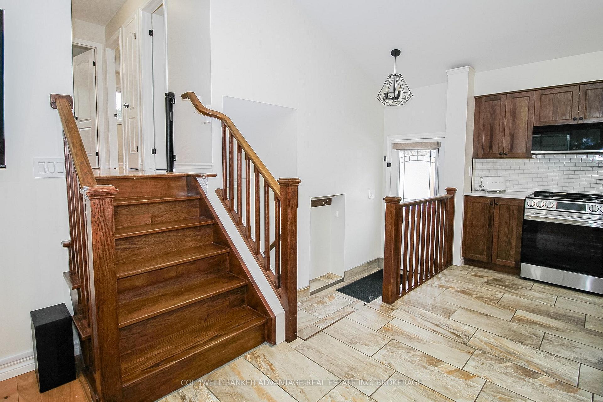 Photo 23 of 11 Fallingbrook Drive, Pelham, Fonthill — HOMEH