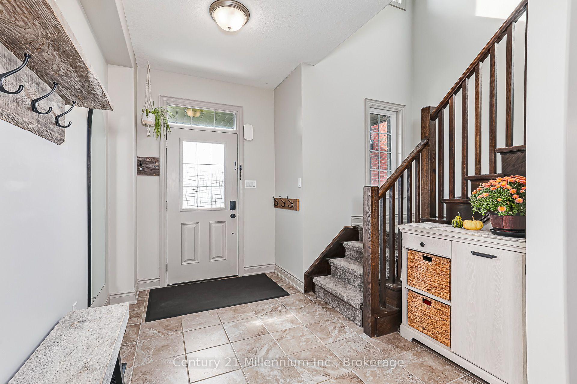 Photo 5 of 13 Gilpin Crescent, Collingwood — HOMEH