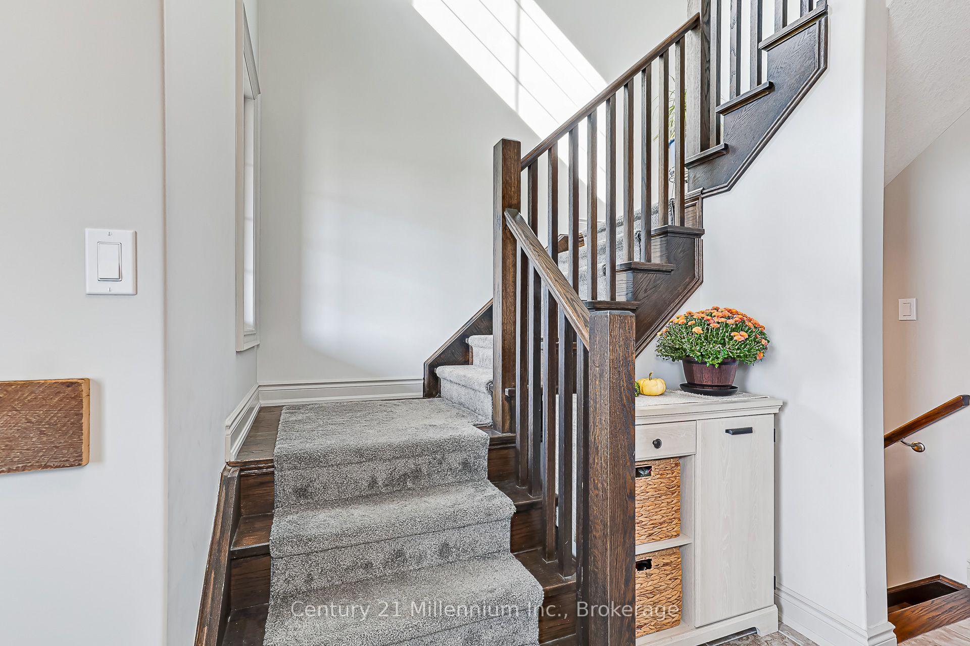 Photo 14 of 13 Gilpin Crescent, Collingwood — HOMEH