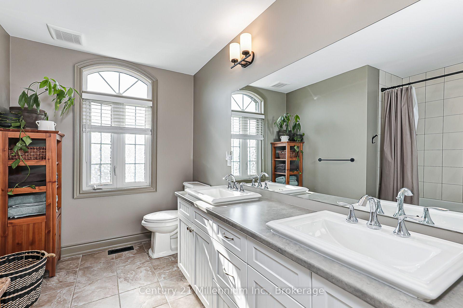 Photo 15 of 13 Gilpin Crescent, Collingwood — HOMEH