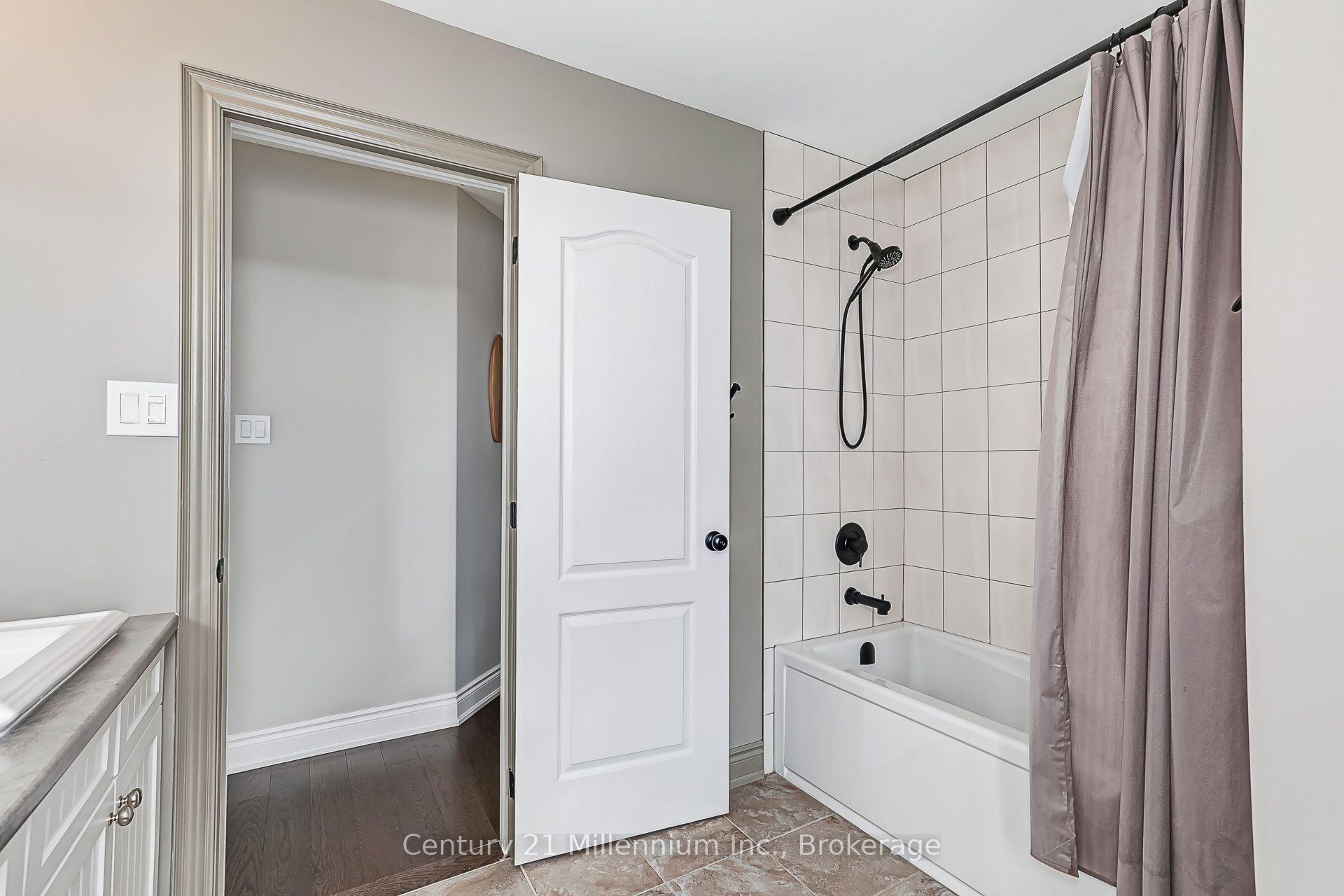 Photo 16 of 13 Gilpin Crescent, Collingwood — HOMEH