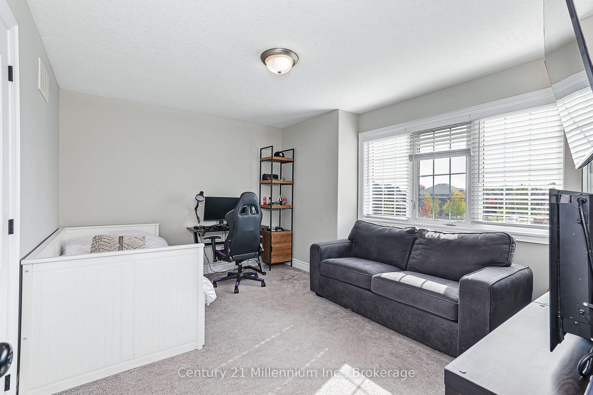 Photo 17 of 13 Gilpin Crescent, Collingwood — HOMEH