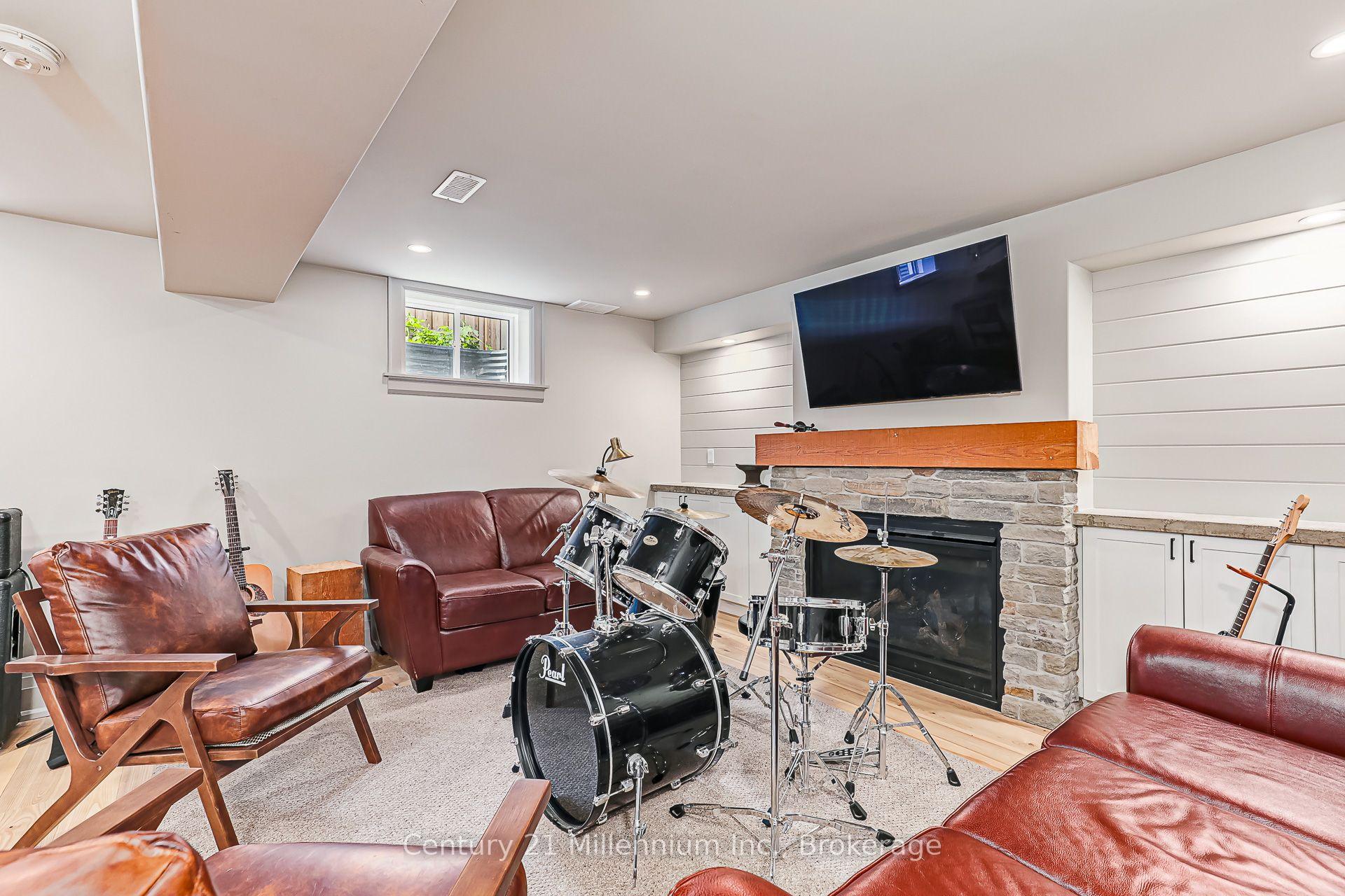 Photo 33 of 13 Gilpin Crescent, Collingwood — HOMEH