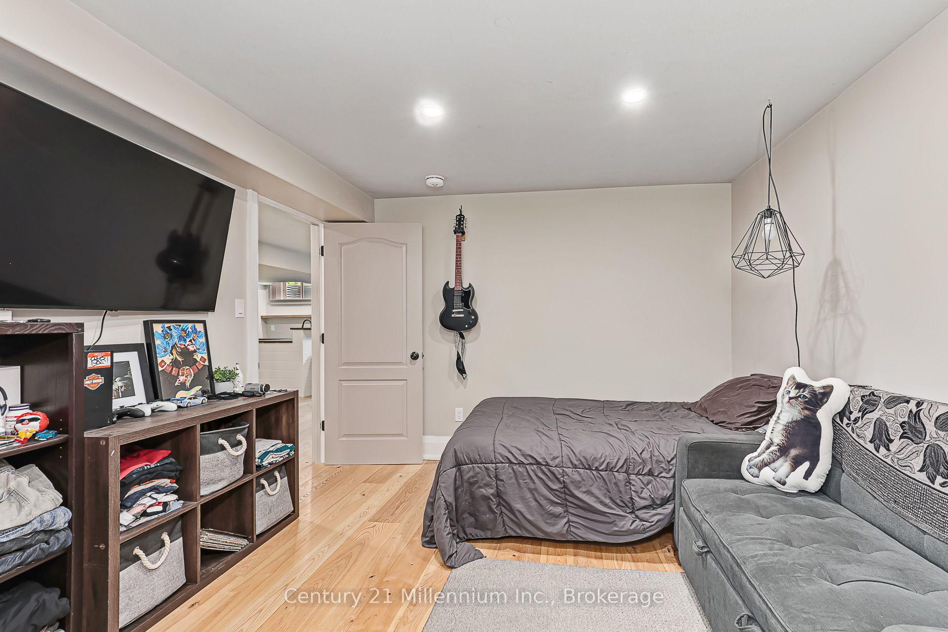 Photo 35 of 13 Gilpin Crescent, Collingwood — HOMEH