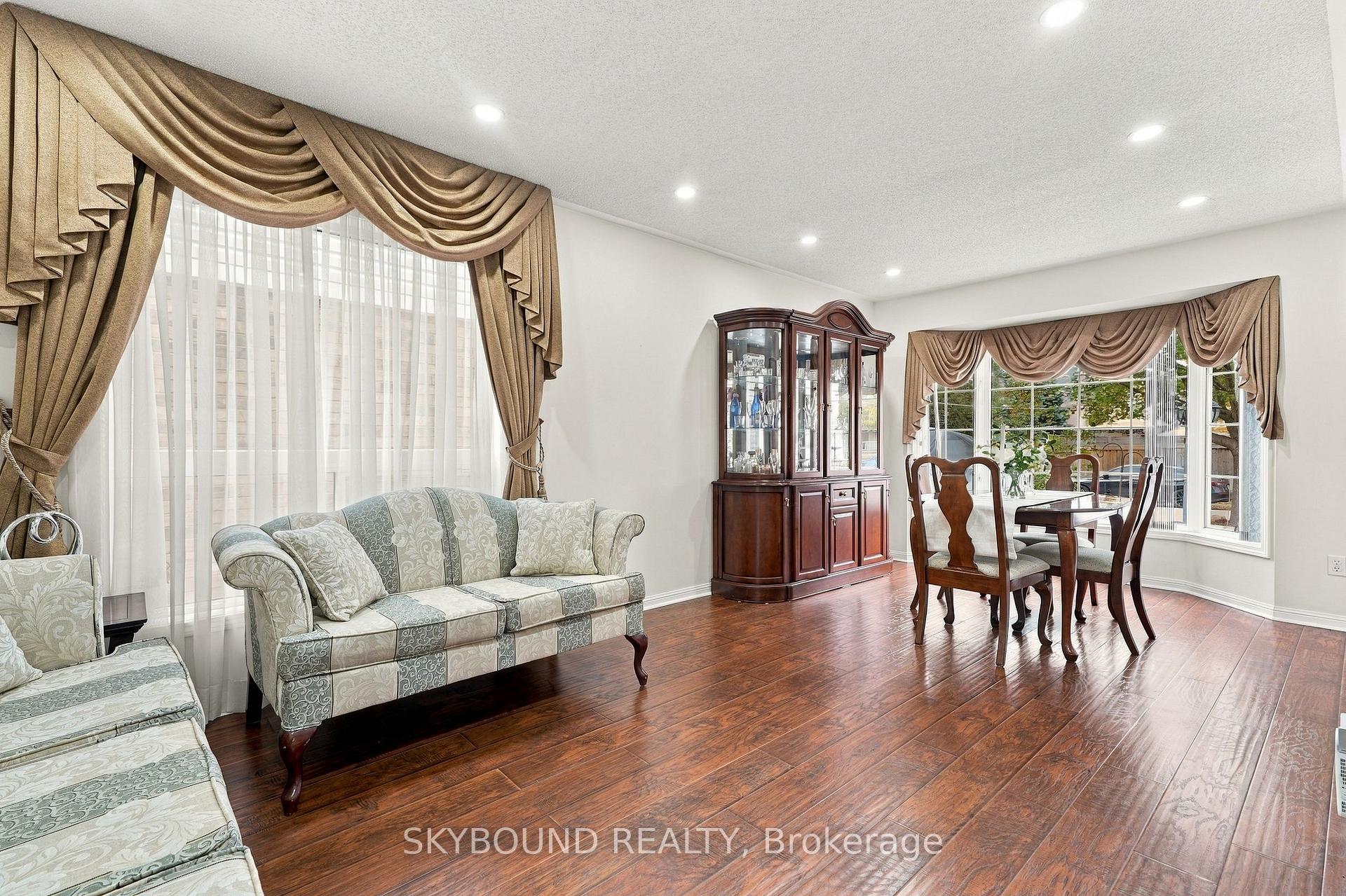 Photo 7 of 51 Thorpe Crescent, Brampton, Fletcher's Meadow — HOMEH