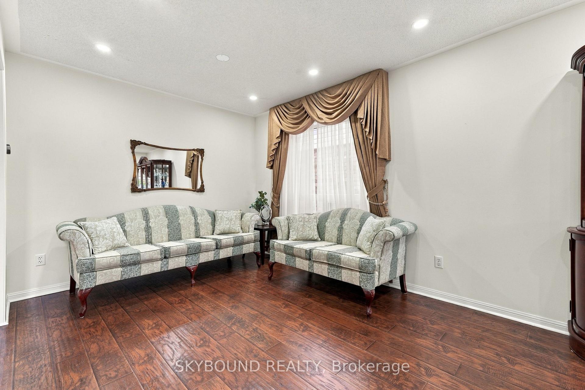 Photo 8 of 51 Thorpe Crescent, Brampton, Fletcher's Meadow — HOMEH