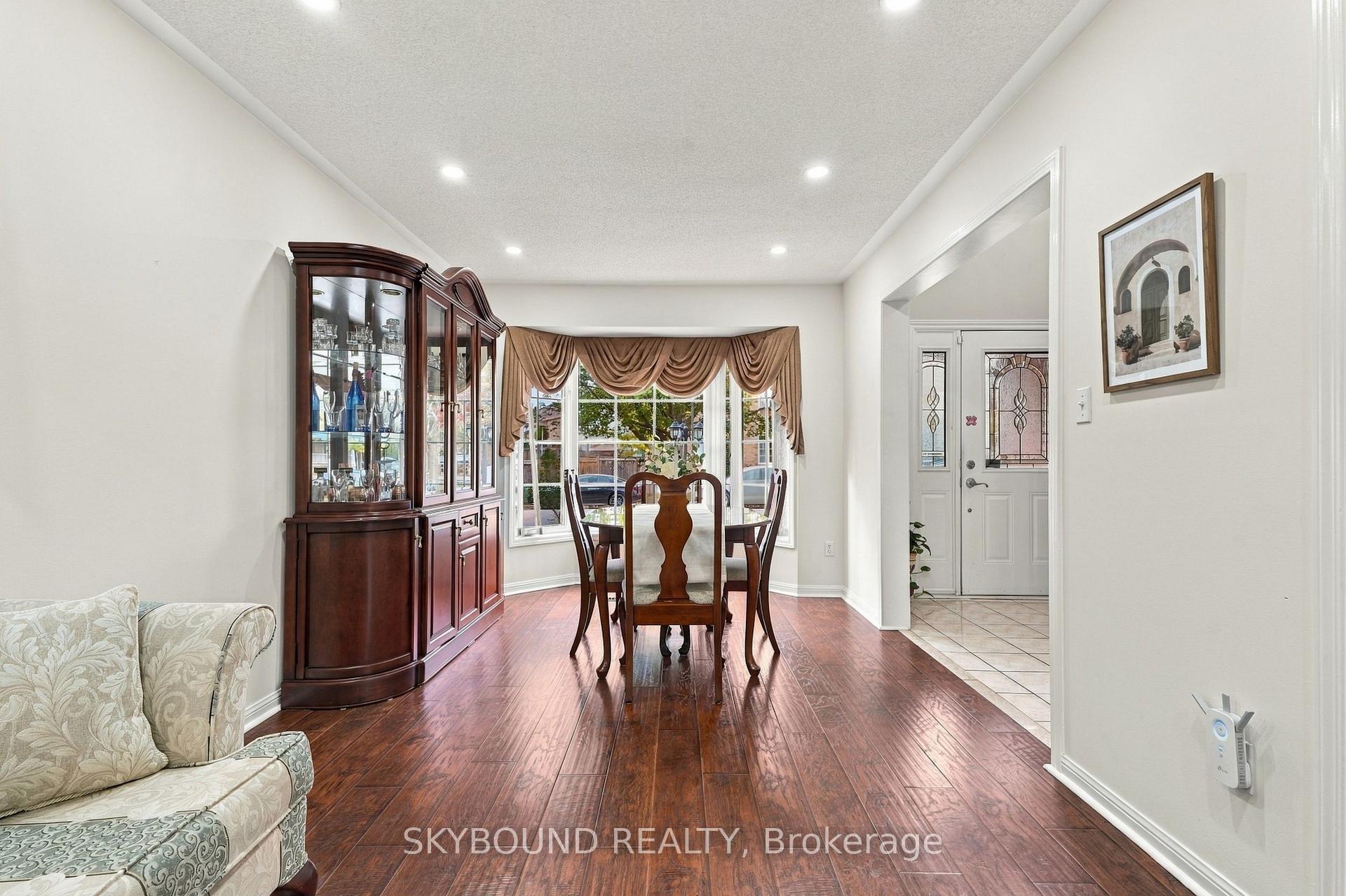 Photo 10 of 51 Thorpe Crescent, Brampton, Fletcher's Meadow — HOMEH