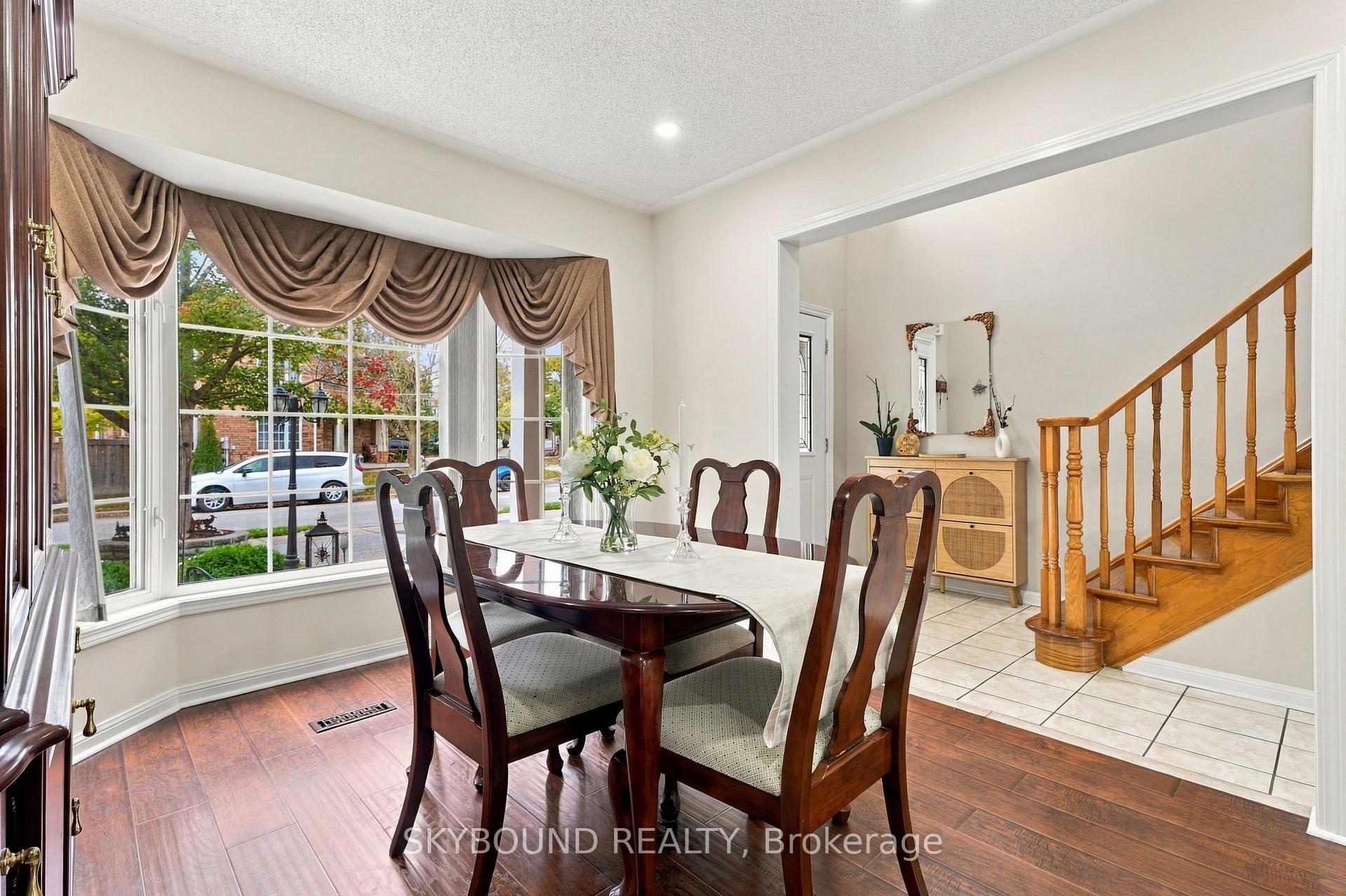 Photo 11 of 51 Thorpe Crescent, Brampton, Fletcher's Meadow — HOMEH