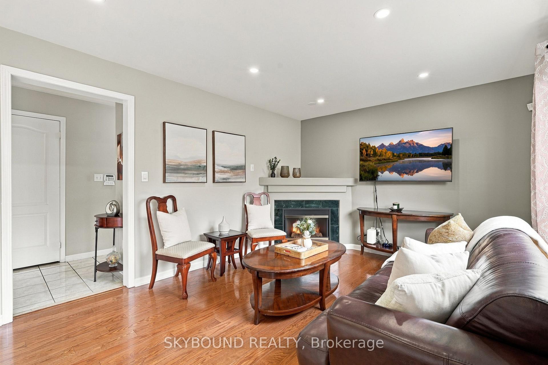 Photo 14 of 51 Thorpe Crescent, Brampton, Fletcher's Meadow — HOMEH