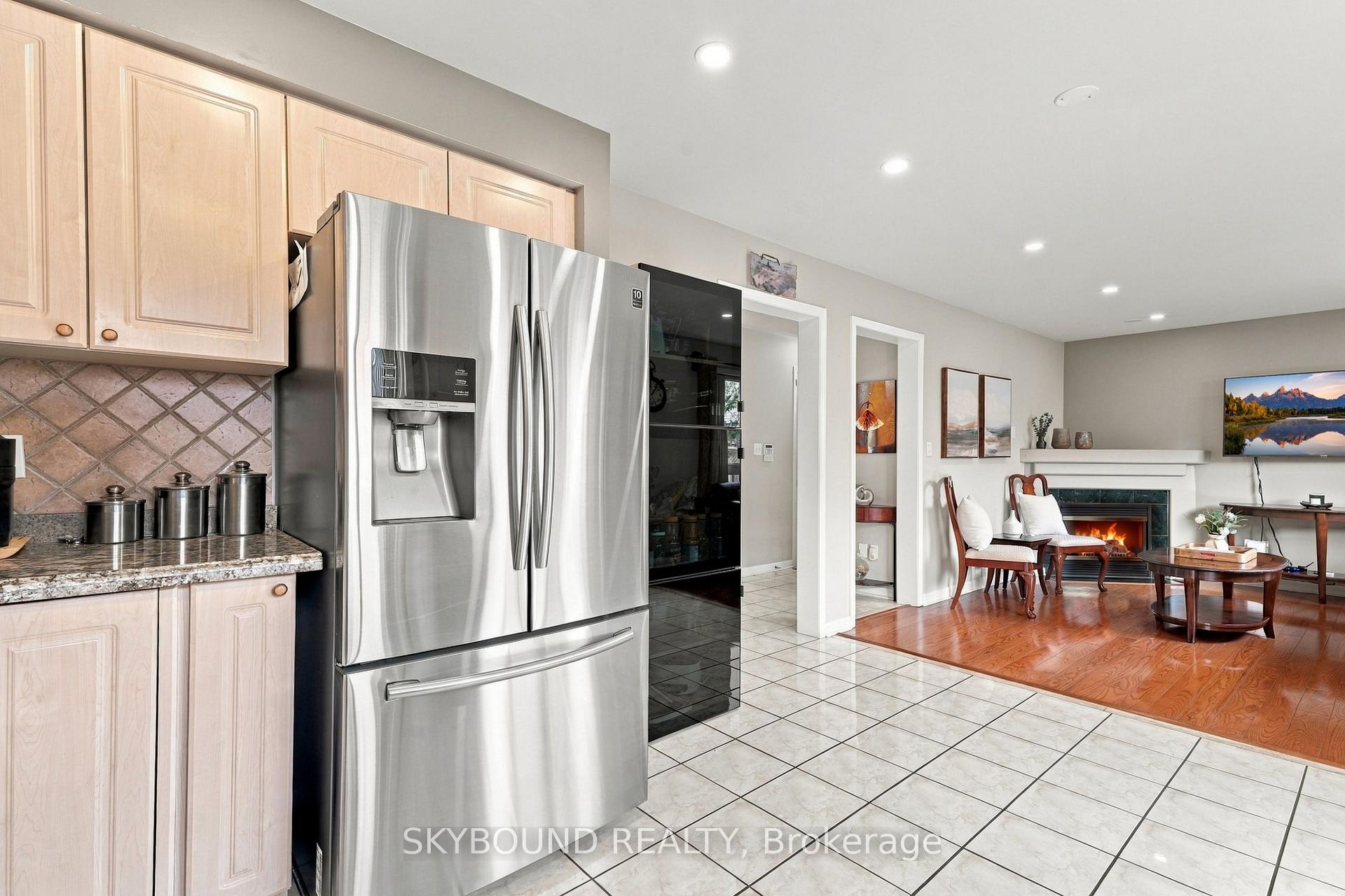 Photo 17 of 51 Thorpe Crescent, Brampton, Fletcher's Meadow — HOMEH