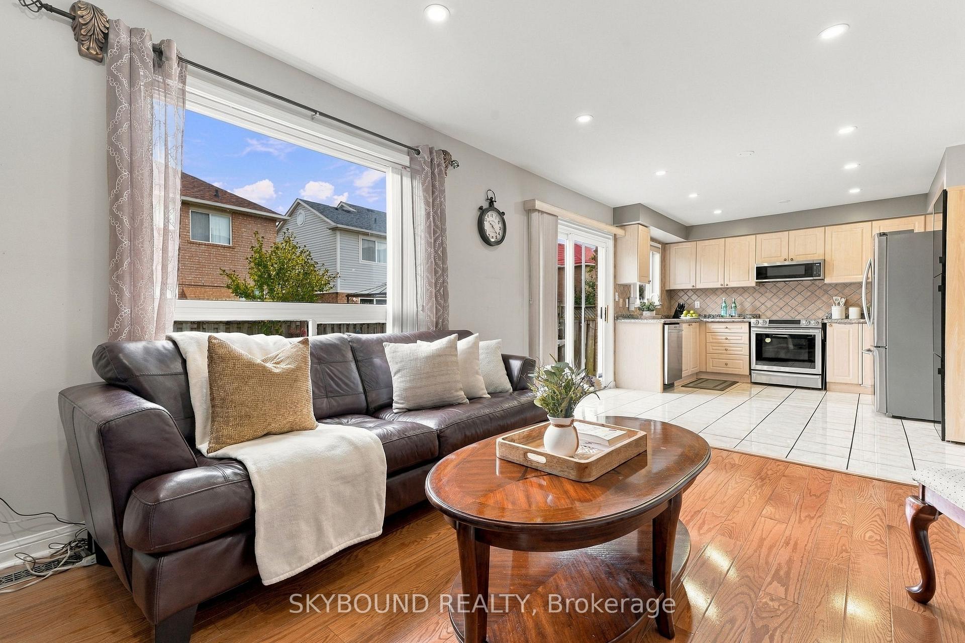 Photo 18 of 51 Thorpe Crescent, Brampton, Fletcher's Meadow — HOMEH