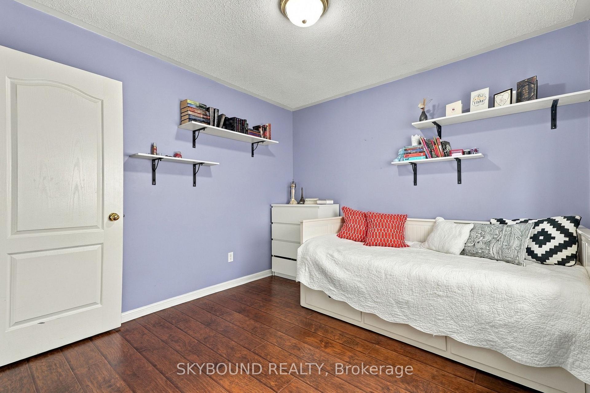 Photo 28 of 51 Thorpe Crescent, Brampton, Fletcher's Meadow — HOMEH