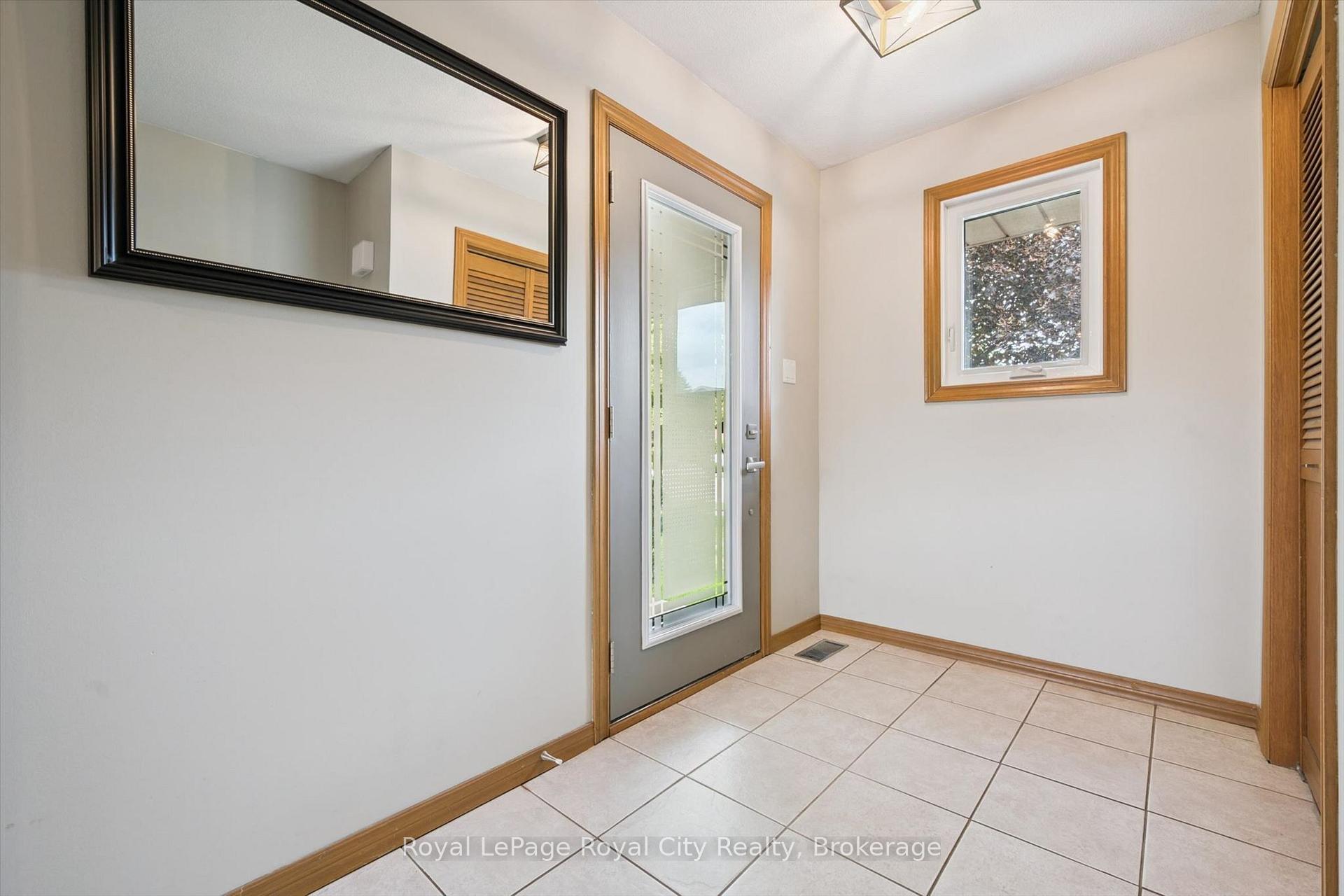 Photo 3 of 24 Greenwich Drive, Guelph, Willow West/Sugarbush/West Acres — HOMEH