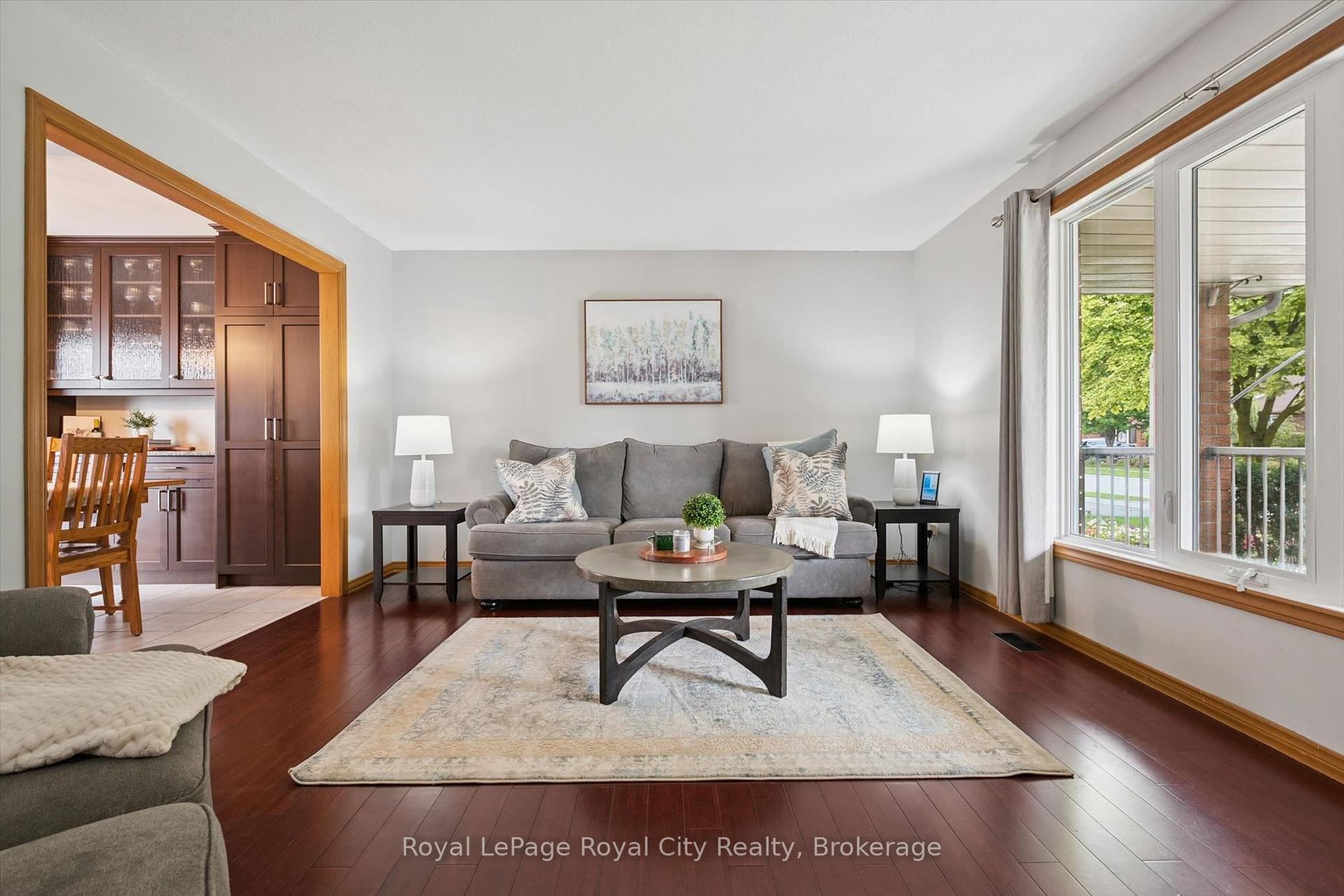Photo 4 of 24 Greenwich Drive, Guelph, Willow West/Sugarbush/West Acres — HOMEH